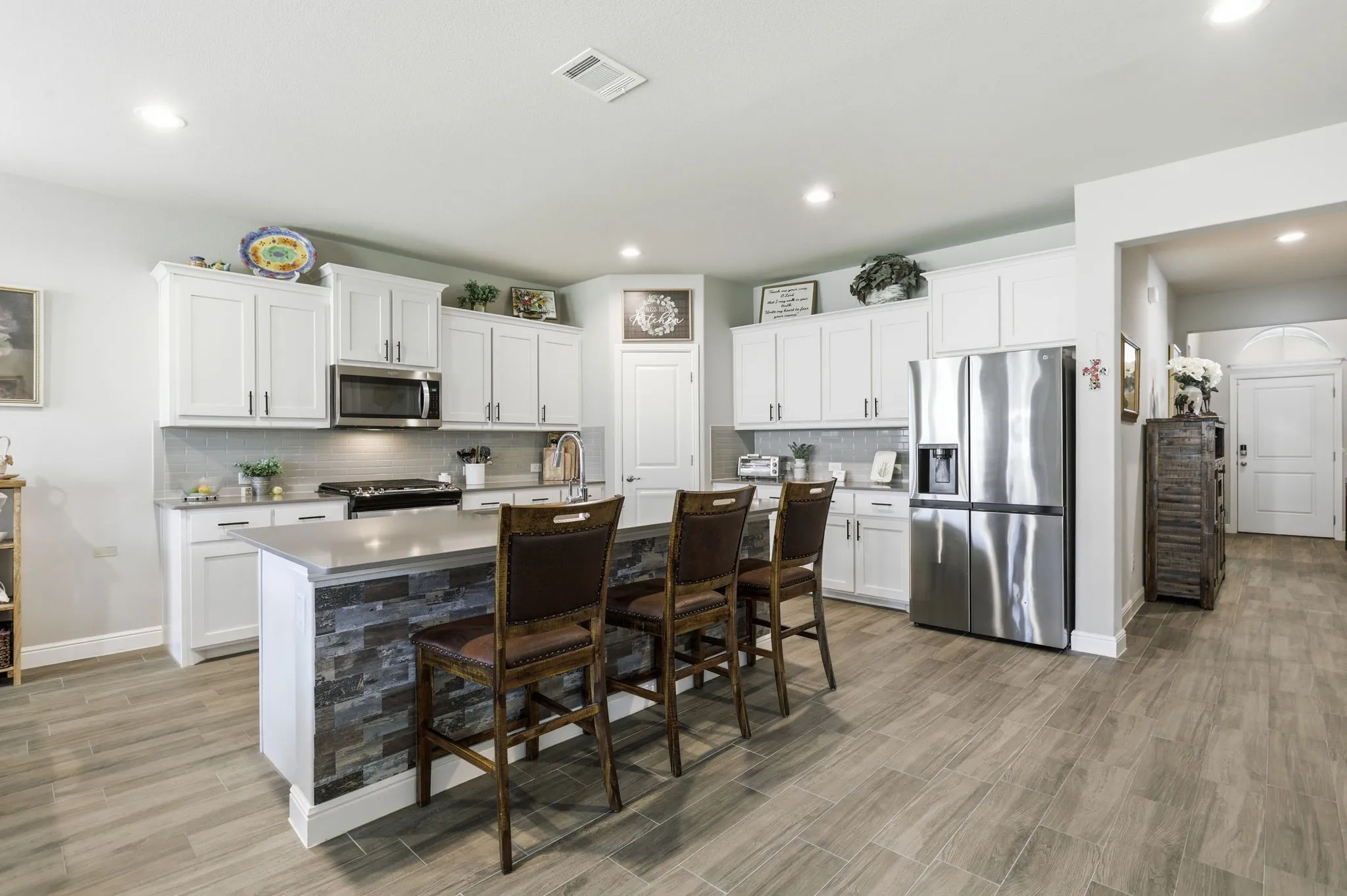 Lots of storage in these cabinets