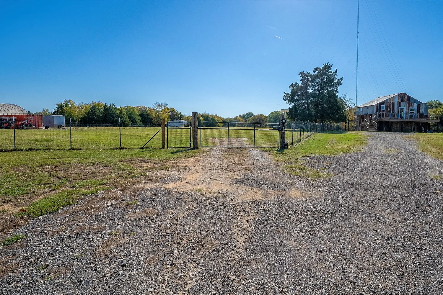 Single Family Residence For Sale in Cooke County , 1696 County road 222, Gainesville, Texas 76240, 2 Bedroom, 1 Bathroom, Garage spaces, 720 Sqft, built in 2021, mls#21331911, Real Estate Agent in Gainesville, Homes For Sale in Cooke county, Homes For Sale in Gainesville, Realtor in Gainesville Texas, Real Estate Brokerage Independent Realty Texas, Luminita Cordes Realtor
