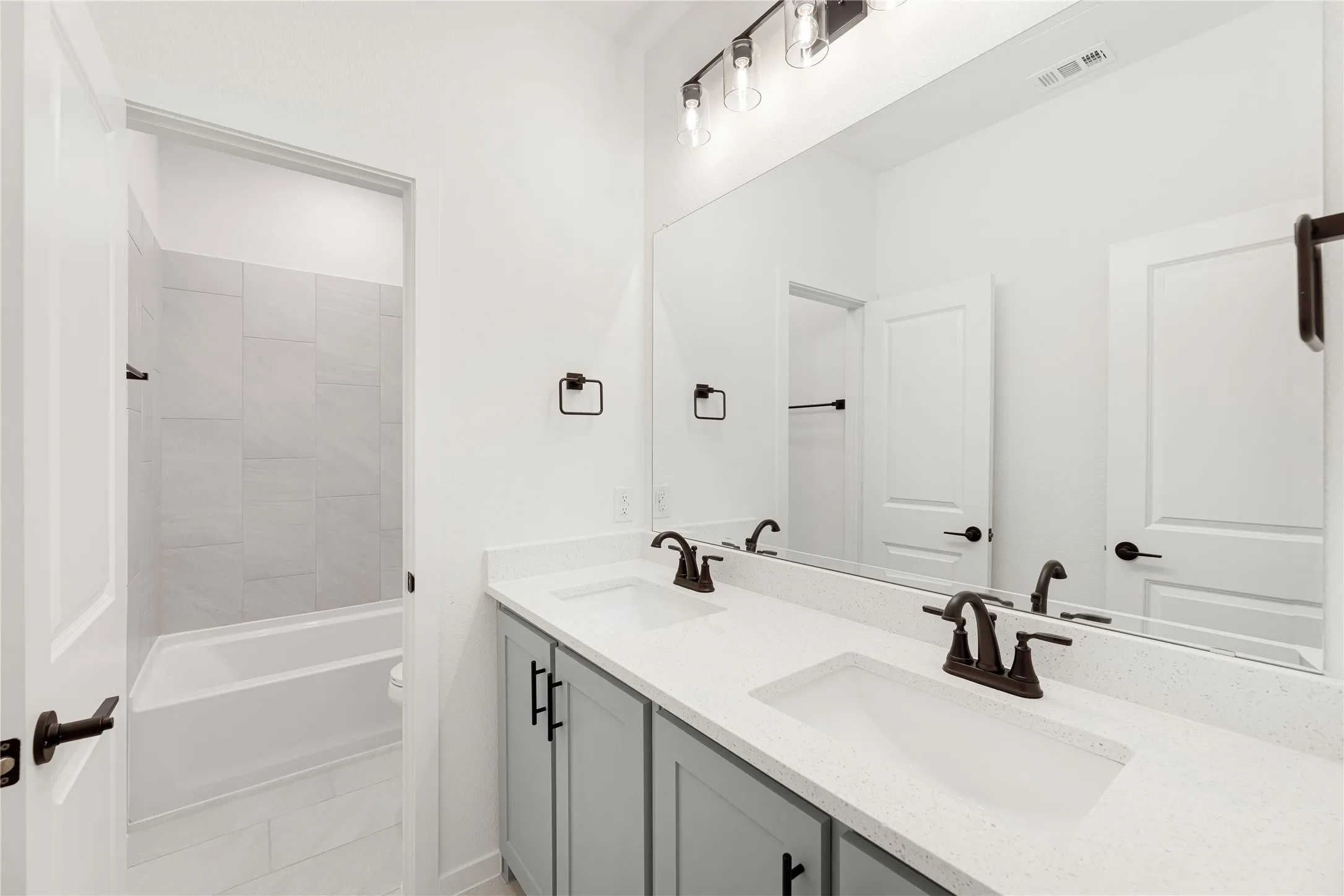 Single Family Residence For Sale in Ellis County , 3837 Eagles Bluff Road, Midlothian, Texas 76065, 5 Bedroom, 4 Bathroom, 3 Garage spaces, 3,430 Sqft, built in 2026, mls#21331412, Real Estate Agent in Midlothian, Homes For Sale in Ellis county, Homes For Sale in Midlothian, Realtor in Midlothian Texas, Real Estate Brokerage Independent Realty Texas, Luminita Cordes Realtor