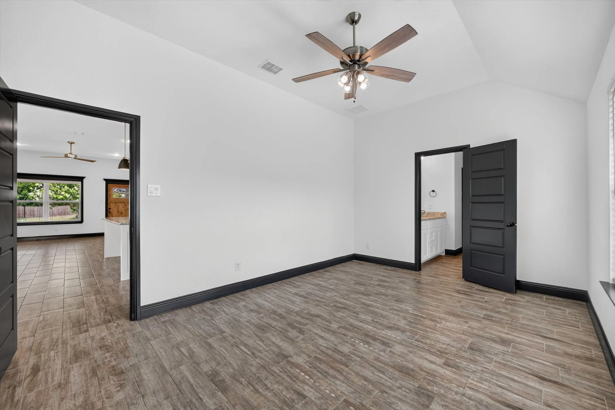 Single Family Residence For Sale in Parker County , 106 Clover Circle, Weatherford, Texas 76086, 3 Bedroom, 2 Bathroom, 2 Garage spaces, 1,332 Sqft, built in 2020, mls#21331546, Real Estate Agent in Weatherford, Homes For Sale in Parker county, Homes For Sale in Weatherford, Realtor in Weatherford Texas, Real Estate Brokerage Independent Realty Texas, Luminita Cordes Realtor