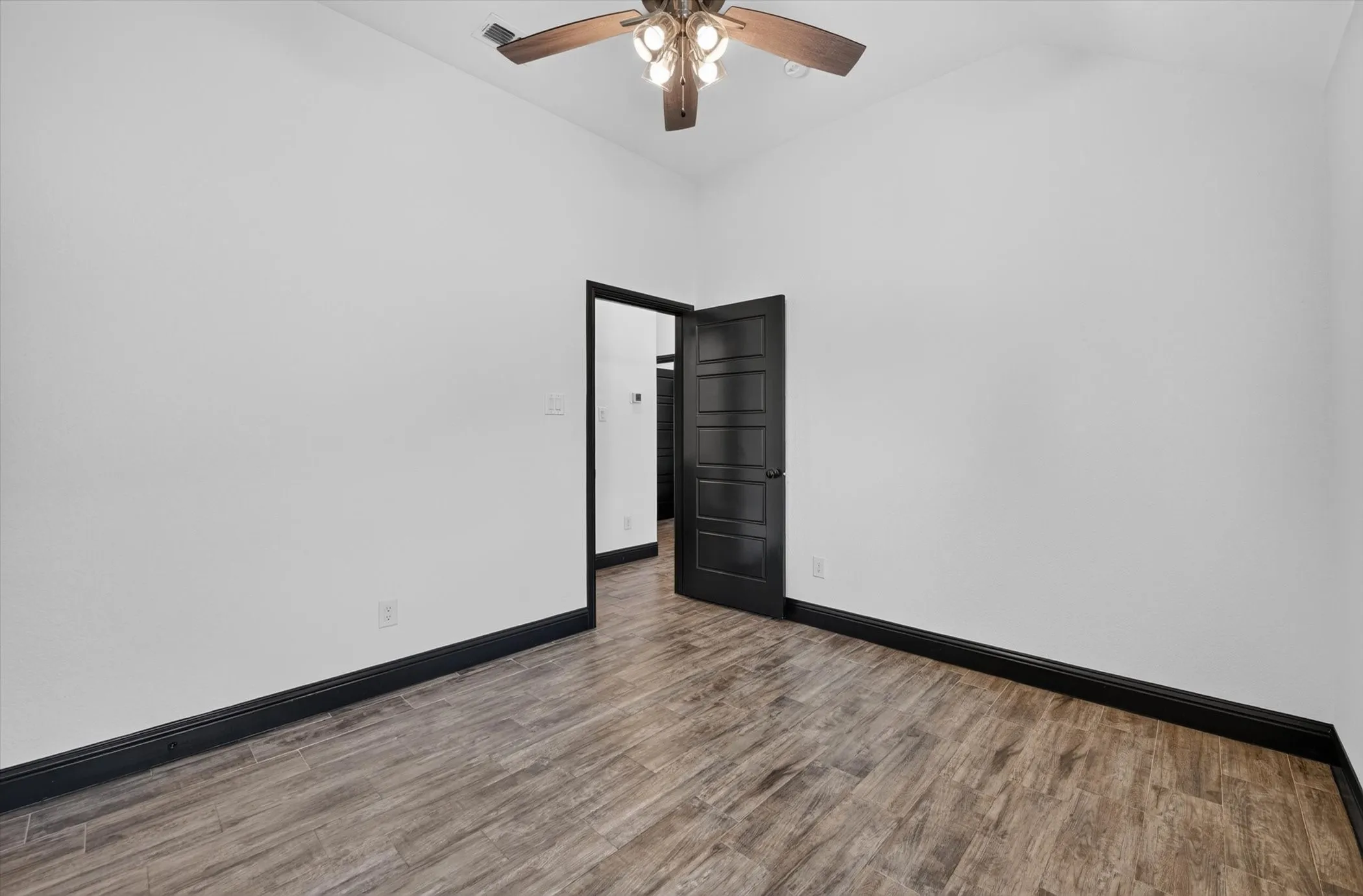 Single Family Residence For Sale in Parker County , 106 Clover Circle, Weatherford, Texas 76086, 3 Bedroom, 2 Bathroom, 2 Garage spaces, 1,332 Sqft, built in 2020, mls#21331546, Real Estate Agent in Weatherford, Homes For Sale in Parker county, Homes For Sale in Weatherford, Realtor in Weatherford Texas, Real Estate Brokerage Independent Realty Texas, Luminita Cordes Realtor
