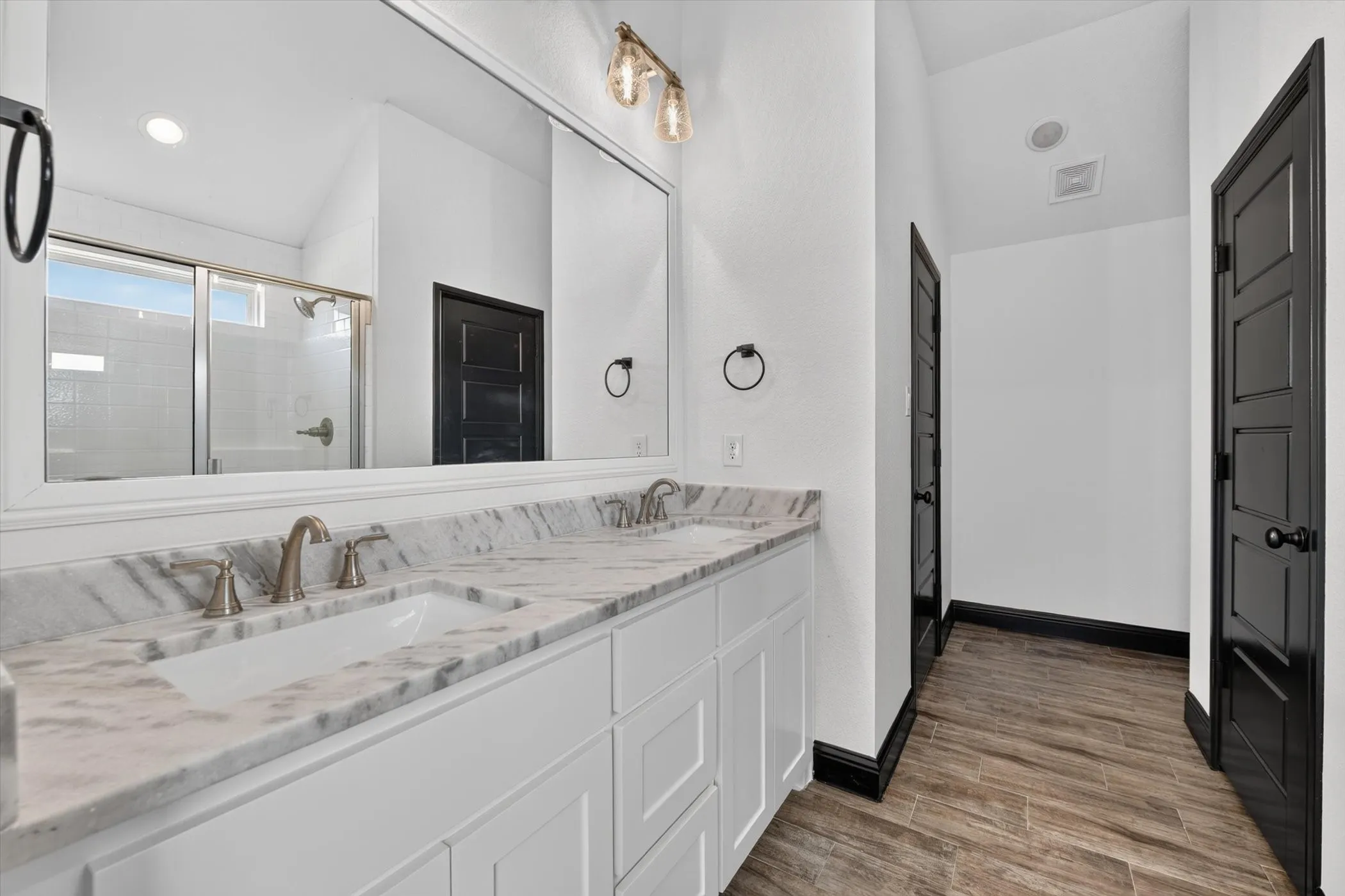 Single Family Residence For Sale in Parker County , 106 Clover Circle, Weatherford, Texas 76086, 3 Bedroom, 2 Bathroom, 2 Garage spaces, 1,332 Sqft, built in 2020, mls#21331546, Real Estate Agent in Weatherford, Homes For Sale in Parker county, Homes For Sale in Weatherford, Realtor in Weatherford Texas, Real Estate Brokerage Independent Realty Texas, Luminita Cordes Realtor