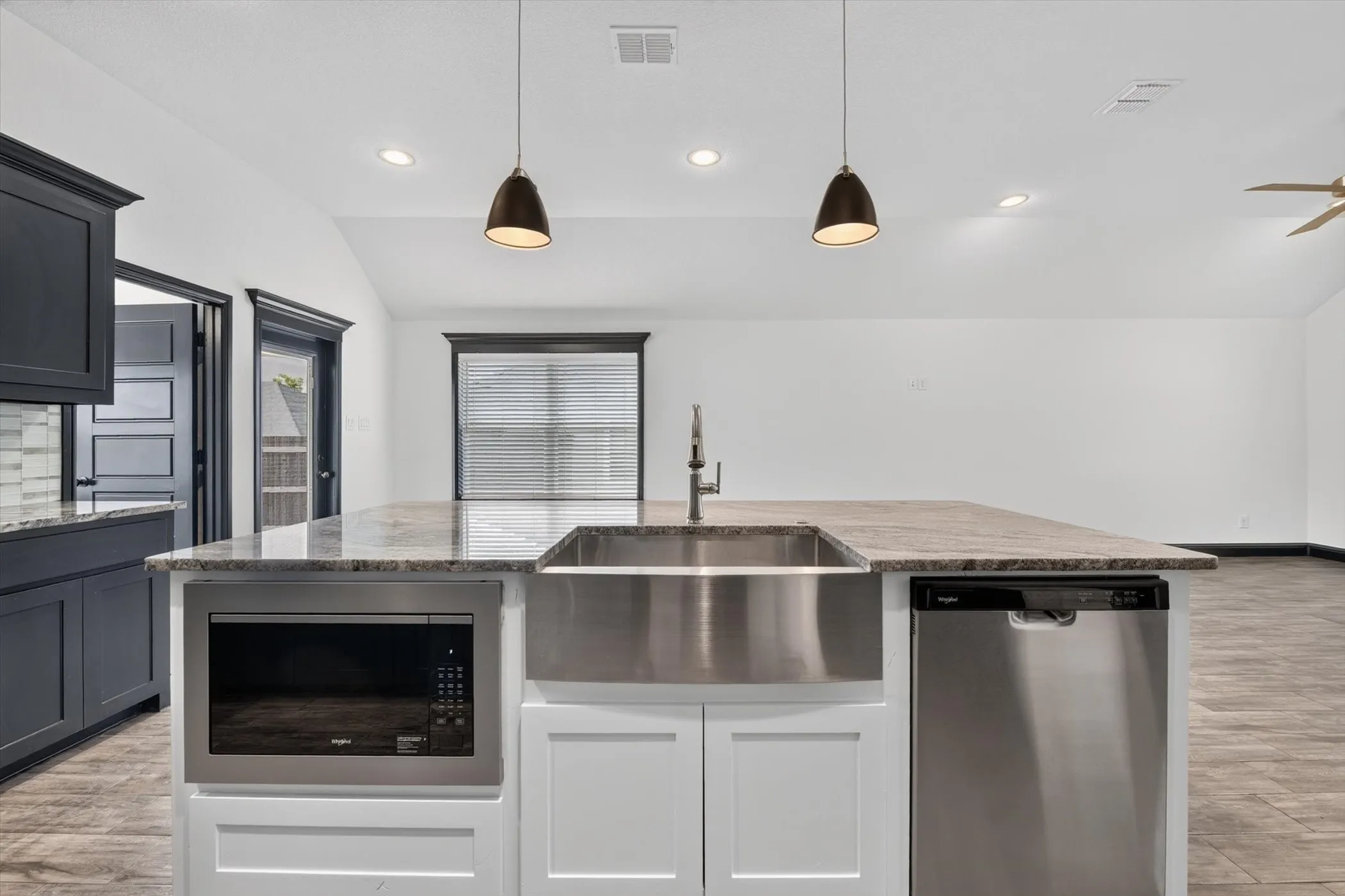 Single Family Residence For Sale in Parker County , 106 Clover Circle, Weatherford, Texas 76086, 3 Bedroom, 2 Bathroom, 2 Garage spaces, 1,332 Sqft, built in 2020, mls#21331546, Real Estate Agent in Weatherford, Homes For Sale in Parker county, Homes For Sale in Weatherford, Realtor in Weatherford Texas, Real Estate Brokerage Independent Realty Texas, Luminita Cordes Realtor