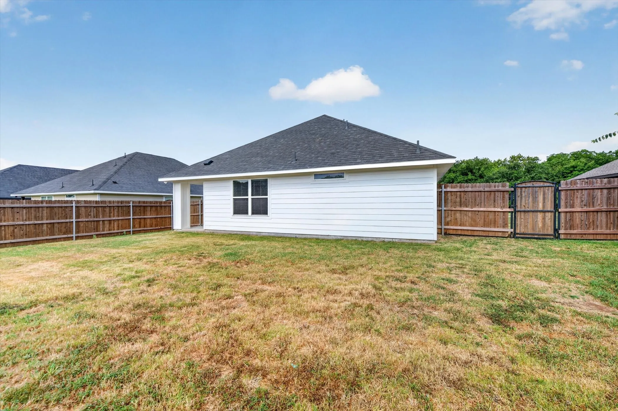 Single Family Residence For Sale in Parker County , 106 Clover Circle, Weatherford, Texas 76086, 3 Bedroom, 2 Bathroom, 2 Garage spaces, 1,332 Sqft, built in 2020, mls#21331546, Real Estate Agent in Weatherford, Homes For Sale in Parker county, Homes For Sale in Weatherford, Realtor in Weatherford Texas, Real Estate Brokerage Independent Realty Texas, Luminita Cordes Realtor