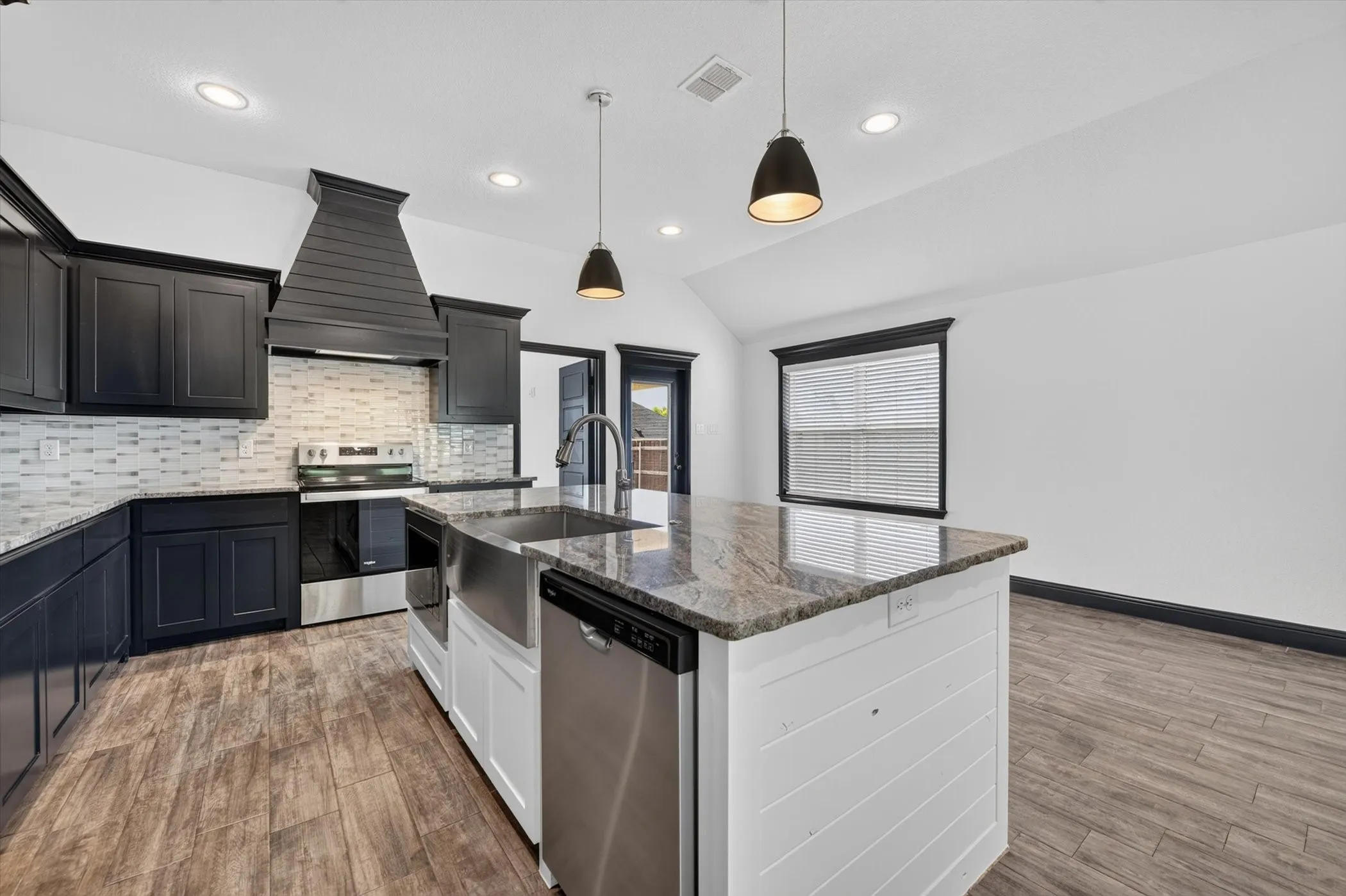 Single Family Residence For Sale in Parker County , 106 Clover Circle, Weatherford, Texas 76086, 3 Bedroom, 2 Bathroom, 2 Garage spaces, 1,332 Sqft, built in 2020, mls#21331546, Real Estate Agent in Weatherford, Homes For Sale in Parker county, Homes For Sale in Weatherford, Realtor in Weatherford Texas, Real Estate Brokerage Independent Realty Texas, Luminita Cordes Realtor