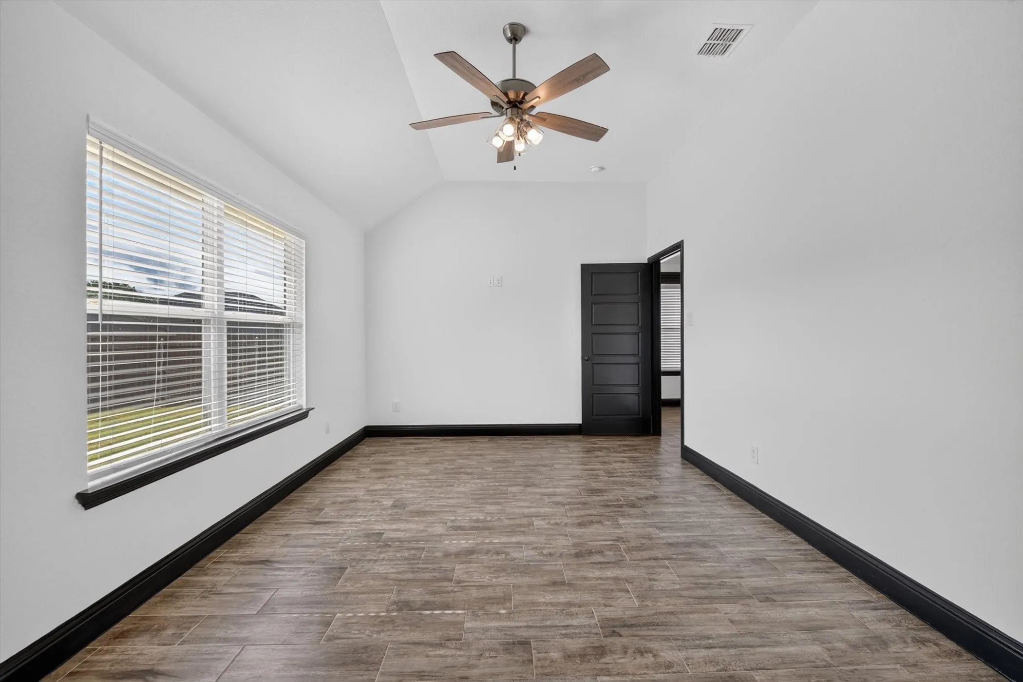 Single Family Residence For Sale in Parker County , 106 Clover Circle, Weatherford, Texas 76086, 3 Bedroom, 2 Bathroom, 2 Garage spaces, 1,332 Sqft, built in 2020, mls#21331546, Real Estate Agent in Weatherford, Homes For Sale in Parker county, Homes For Sale in Weatherford, Realtor in Weatherford Texas, Real Estate Brokerage Independent Realty Texas, Luminita Cordes Realtor
