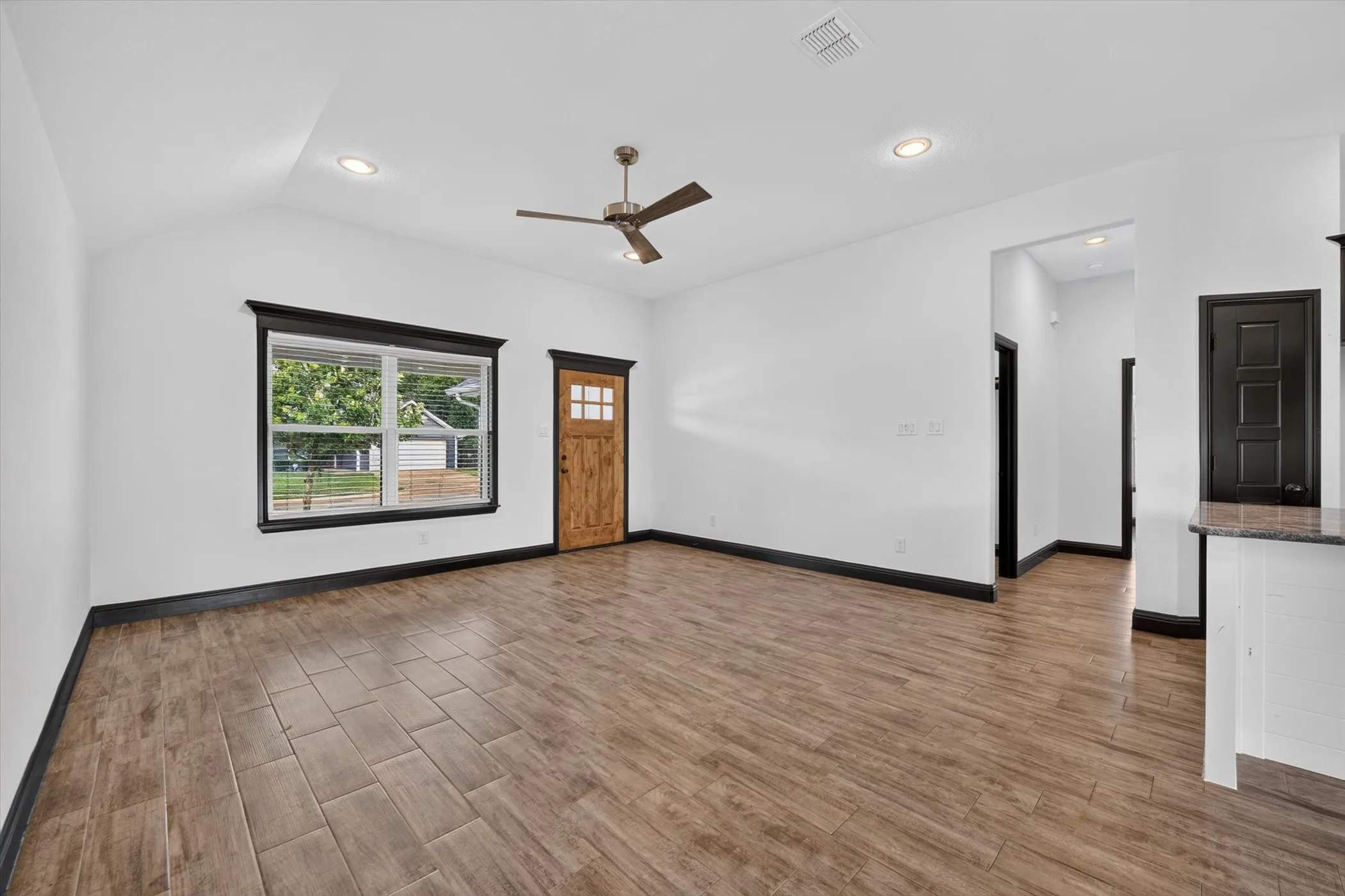 Single Family Residence For Sale in Parker County , 106 Clover Circle, Weatherford, Texas 76086, 3 Bedroom, 2 Bathroom, 2 Garage spaces, 1,332 Sqft, built in 2020, mls#21331546, Real Estate Agent in Weatherford, Homes For Sale in Parker county, Homes For Sale in Weatherford, Realtor in Weatherford Texas, Real Estate Brokerage Independent Realty Texas, Luminita Cordes Realtor