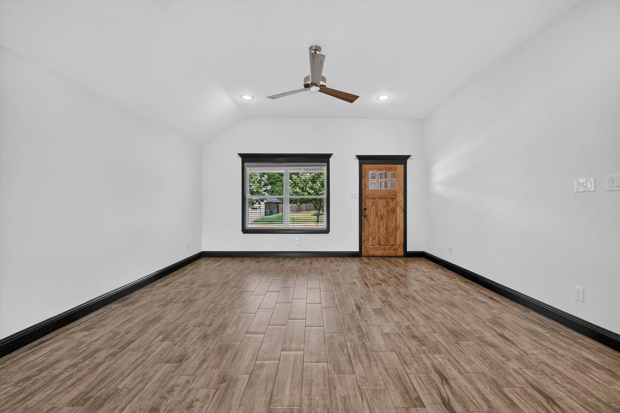 Single Family Residence For Sale in Parker County , 106 Clover Circle, Weatherford, Texas 76086, 3 Bedroom, 2 Bathroom, 2 Garage spaces, 1,332 Sqft, built in 2020, mls#21331546, Real Estate Agent in Weatherford, Homes For Sale in Parker county, Homes For Sale in Weatherford, Realtor in Weatherford Texas, Real Estate Brokerage Independent Realty Texas, Luminita Cordes Realtor