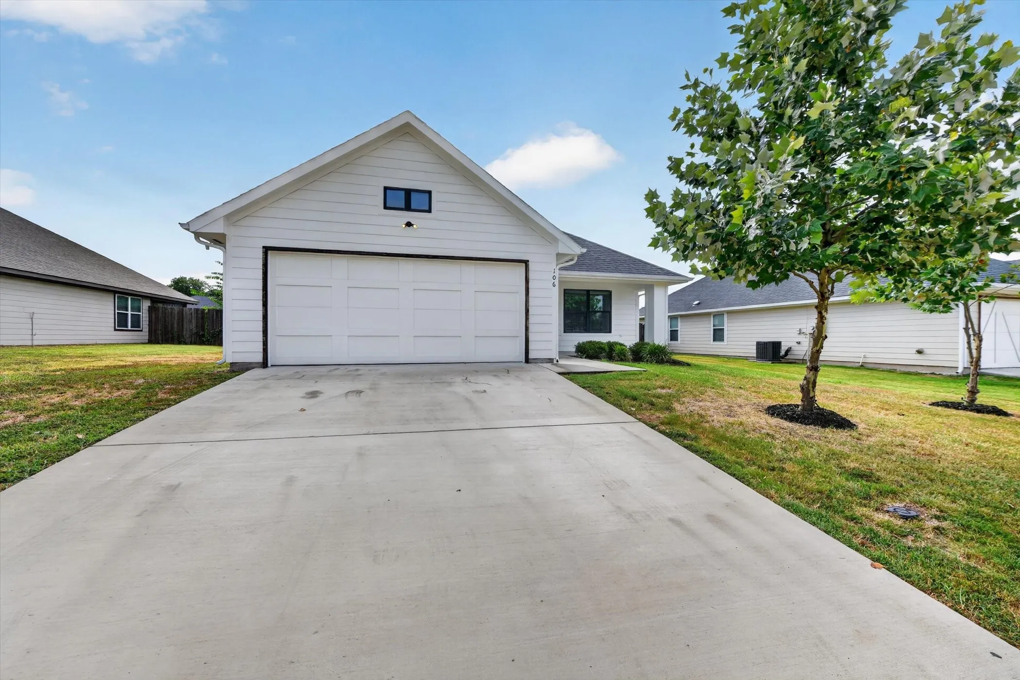 Single Family Residence For Sale in Parker County , 106 Clover Circle, Weatherford, Texas 76086, 3 Bedroom, 2 Bathroom, 2 Garage spaces, 1,332 Sqft, built in 2020, mls#21331546, Real Estate Agent in Weatherford, Homes For Sale in Parker county, Homes For Sale in Weatherford, Realtor in Weatherford Texas, Real Estate Brokerage Independent Realty Texas, Luminita Cordes Realtor