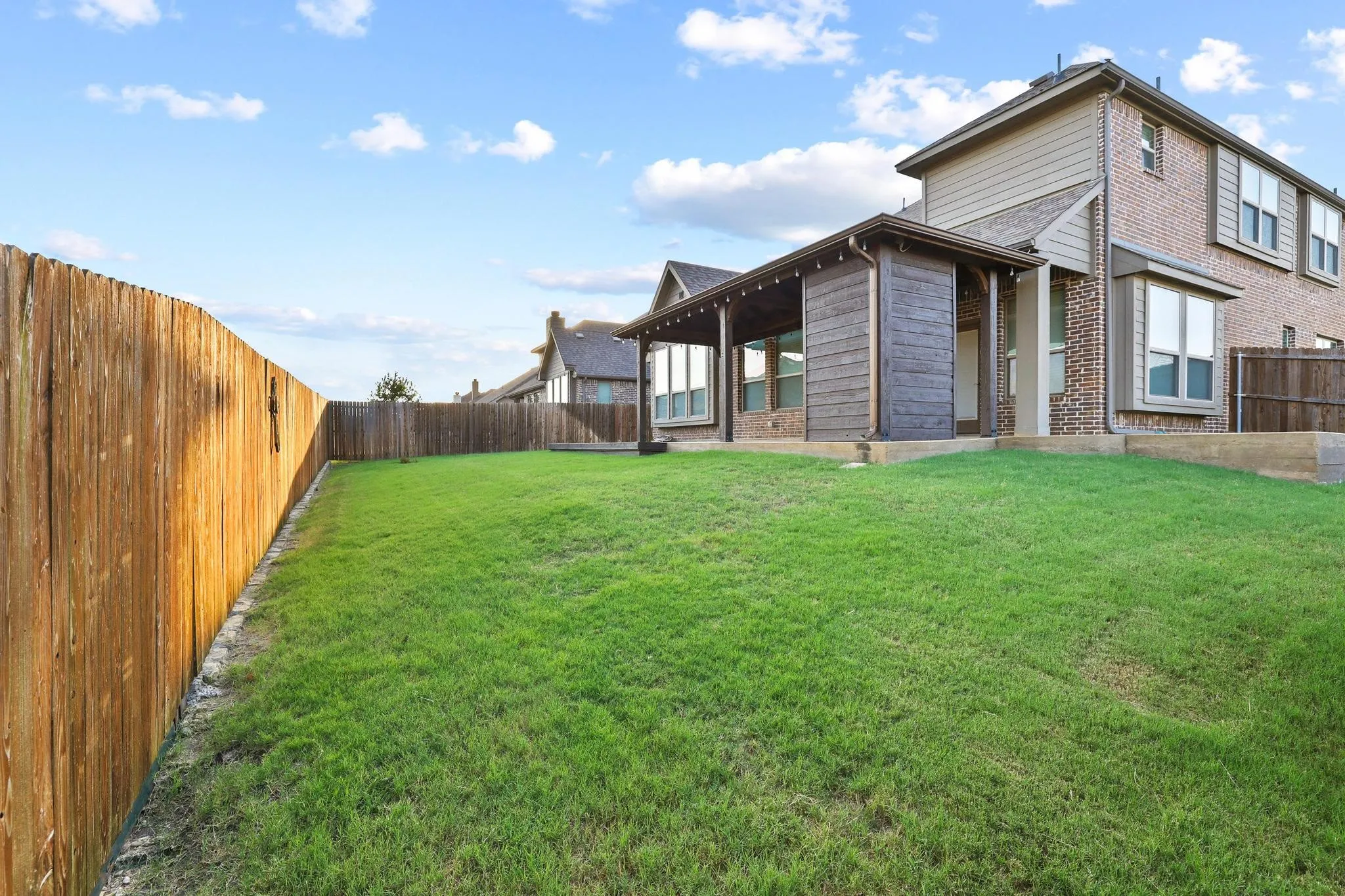 Single Family Residence For Sale in Grayson County , 223 Thompson Drive, Van Alstyne, Texas 75495, 5 Bedroom, 4 Bathroom, 2 Garage spaces, 3,485 Sqft, built in 2018, mls#21315519, Real Estate Agent in Van Alstyne, Homes For Sale in Grayson county, Homes For Sale in Van Alstyne, Realtor in Van Alstyne Texas, Real Estate Brokerage Independent Realty Texas, Luminita Cordes Realtor