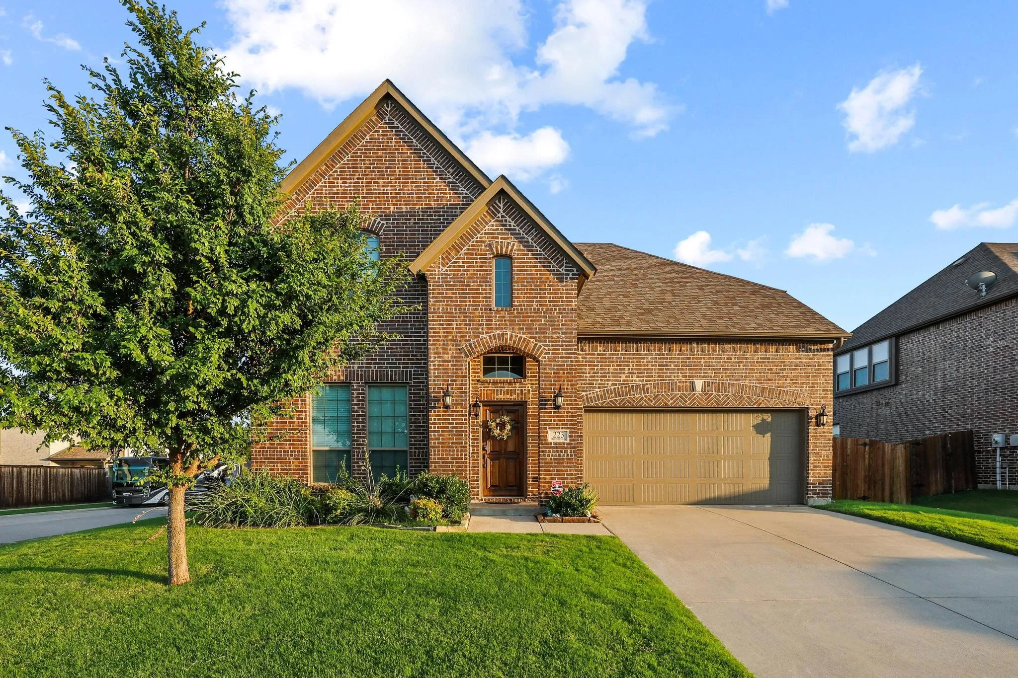 Single Family Residence For Sale in Grayson County , 223 Thompson Drive, Van Alstyne, Texas 75495, 5 Bedroom, 4 Bathroom, 2 Garage spaces, 3,485 Sqft, built in 2018, mls#21315519, Real Estate Agent in Van Alstyne, Homes For Sale in Grayson county, Homes For Sale in Van Alstyne, Realtor in Van Alstyne Texas, Real Estate Brokerage Independent Realty Texas, Luminita Cordes Realtor