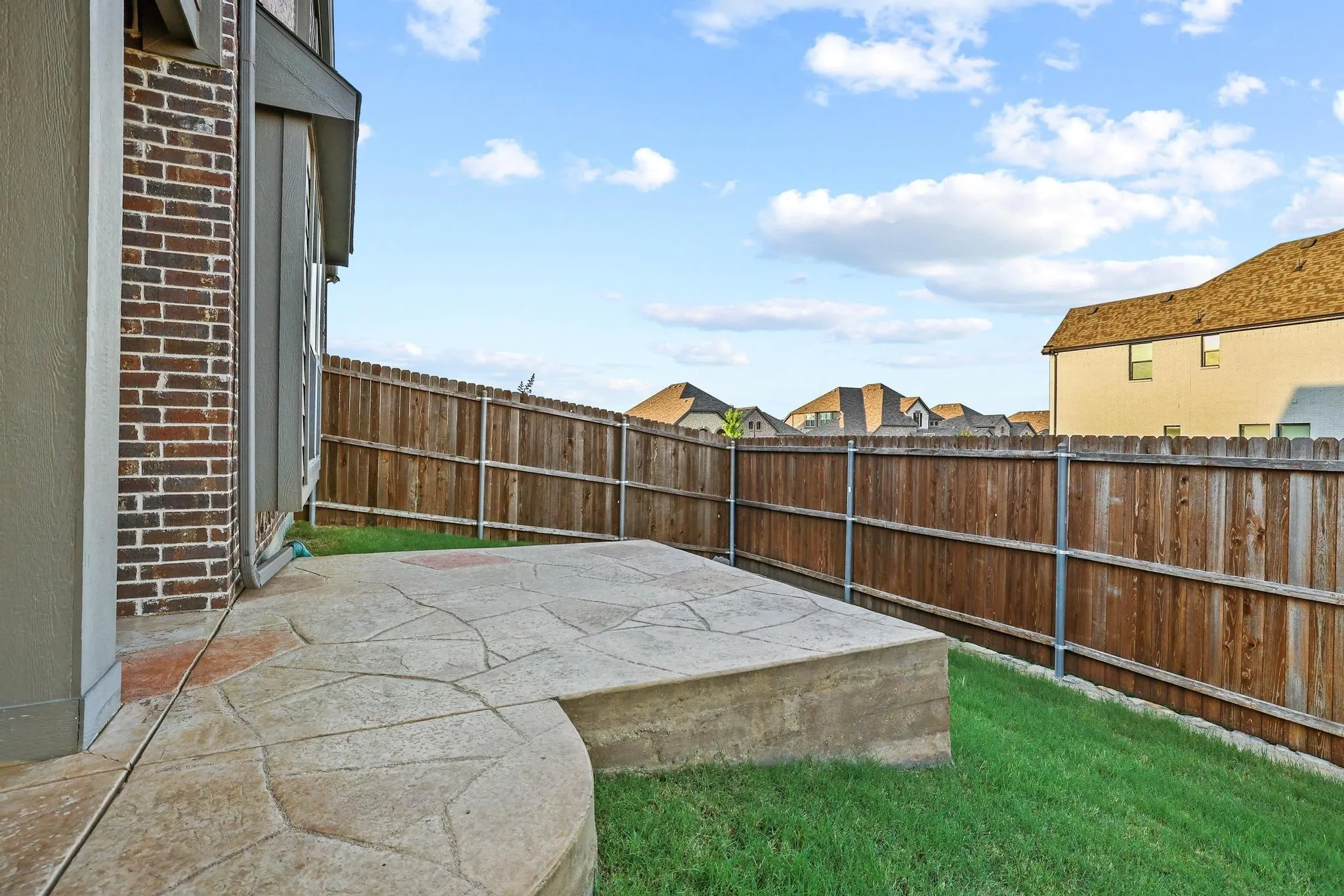 Single Family Residence For Sale in Grayson County , 223 Thompson Drive, Van Alstyne, Texas 75495, 5 Bedroom, 4 Bathroom, 2 Garage spaces, 3,485 Sqft, built in 2018, mls#21315519, Real Estate Agent in Van Alstyne, Homes For Sale in Grayson county, Homes For Sale in Van Alstyne, Realtor in Van Alstyne Texas, Real Estate Brokerage Independent Realty Texas, Luminita Cordes Realtor