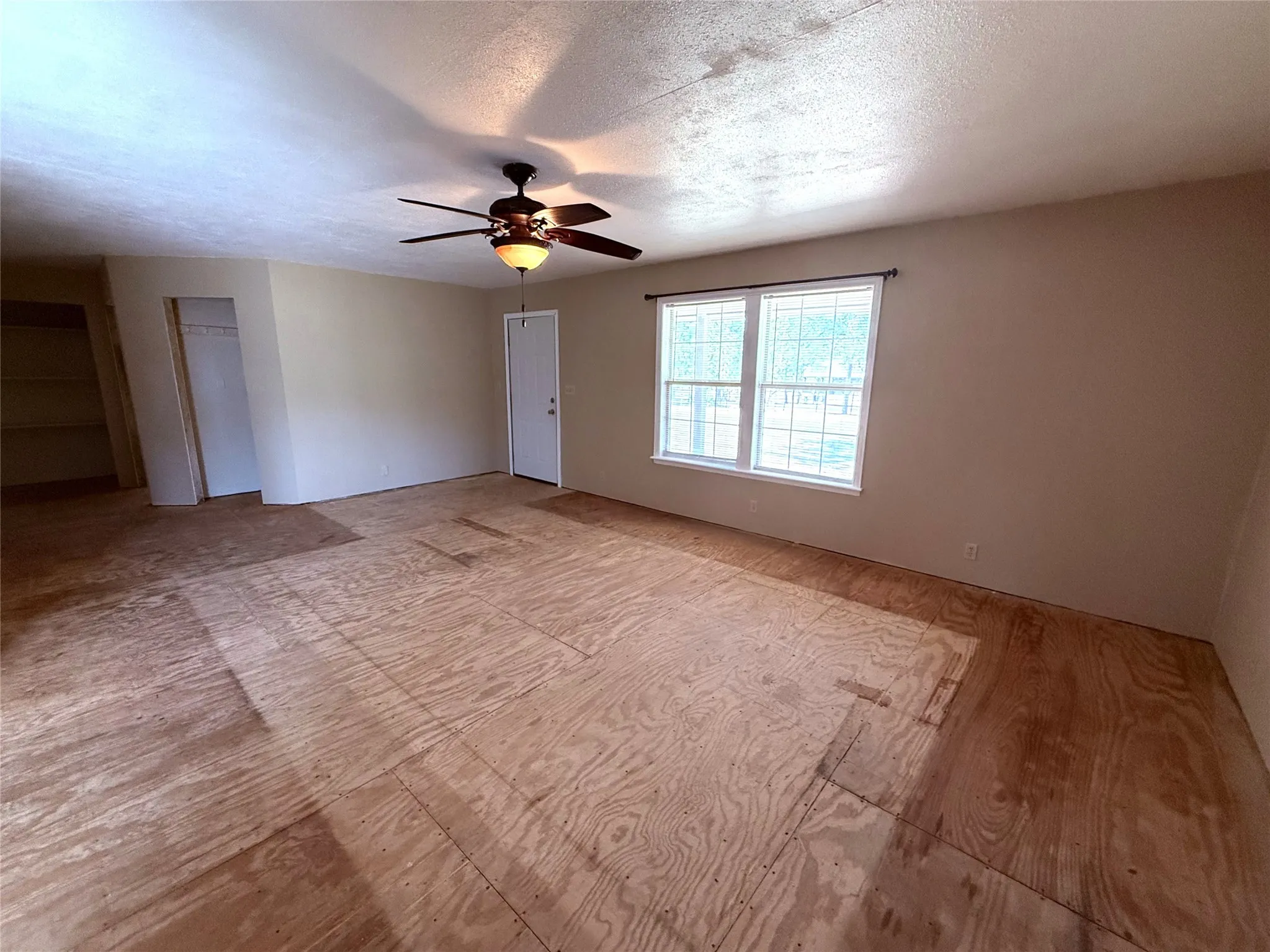 Single Family Residence For Sale in Franklin (TX) County , 175 County Road Nw 1010, Mount Vernon, Texas 75457, 2 Bedroom, 1 Bathroom, Garage spaces, 1,350 Sqft, built in 2013, mls#21330855, Real Estate Agent in Mount Vernon, Homes For Sale in Franklin (TX) county, Homes For Sale in Mount Vernon, Realtor in Mount Vernon Texas, Real Estate Brokerage Independent Realty Texas, Luminita Cordes Realtor