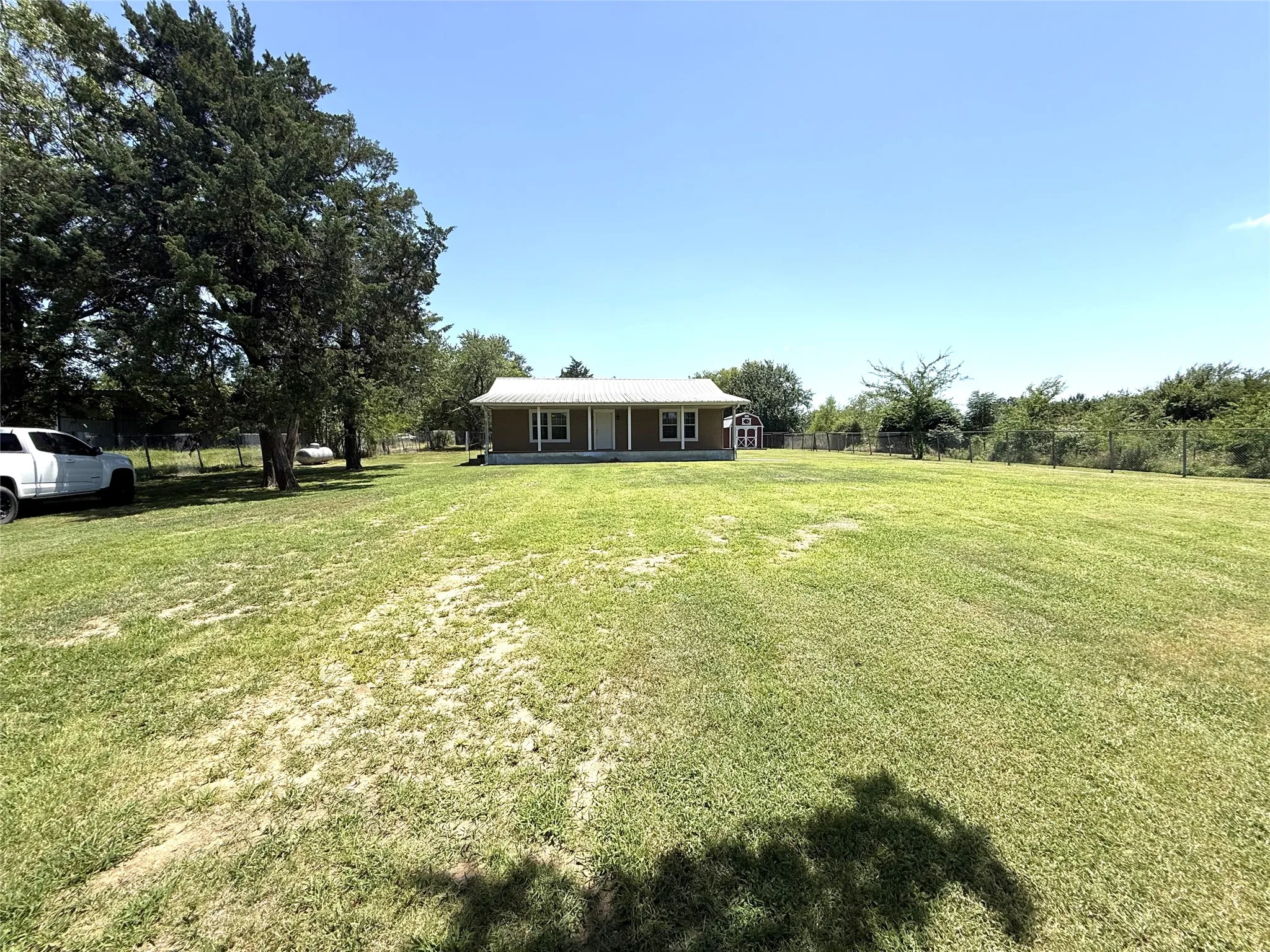 Single Family Residence For Sale in Franklin (TX) County , 175 County Road Nw 1010, Mount Vernon, Texas 75457, 2 Bedroom, 1 Bathroom, Garage spaces, 1,350 Sqft, built in 2013, mls#21330855, Real Estate Agent in Mount Vernon, Homes For Sale in Franklin (TX) county, Homes For Sale in Mount Vernon, Realtor in Mount Vernon Texas, Real Estate Brokerage Independent Realty Texas, Luminita Cordes Realtor
