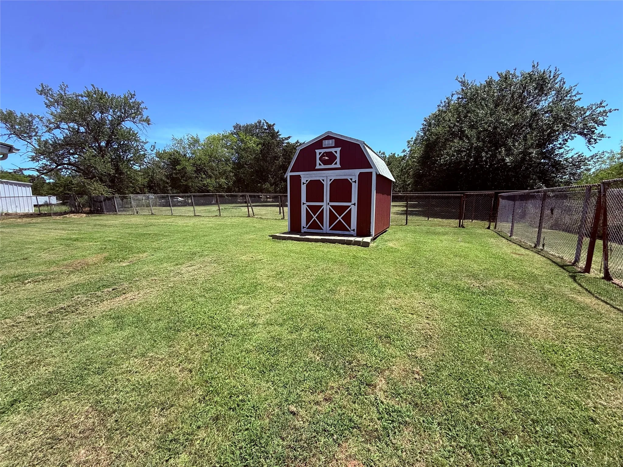 Single Family Residence For Sale in Franklin (TX) County , 175 County Road Nw 1010, Mount Vernon, Texas 75457, 2 Bedroom, 1 Bathroom, Garage spaces, 1,350 Sqft, built in 2013, mls#21330855, Real Estate Agent in Mount Vernon, Homes For Sale in Franklin (TX) county, Homes For Sale in Mount Vernon, Realtor in Mount Vernon Texas, Real Estate Brokerage Independent Realty Texas, Luminita Cordes Realtor