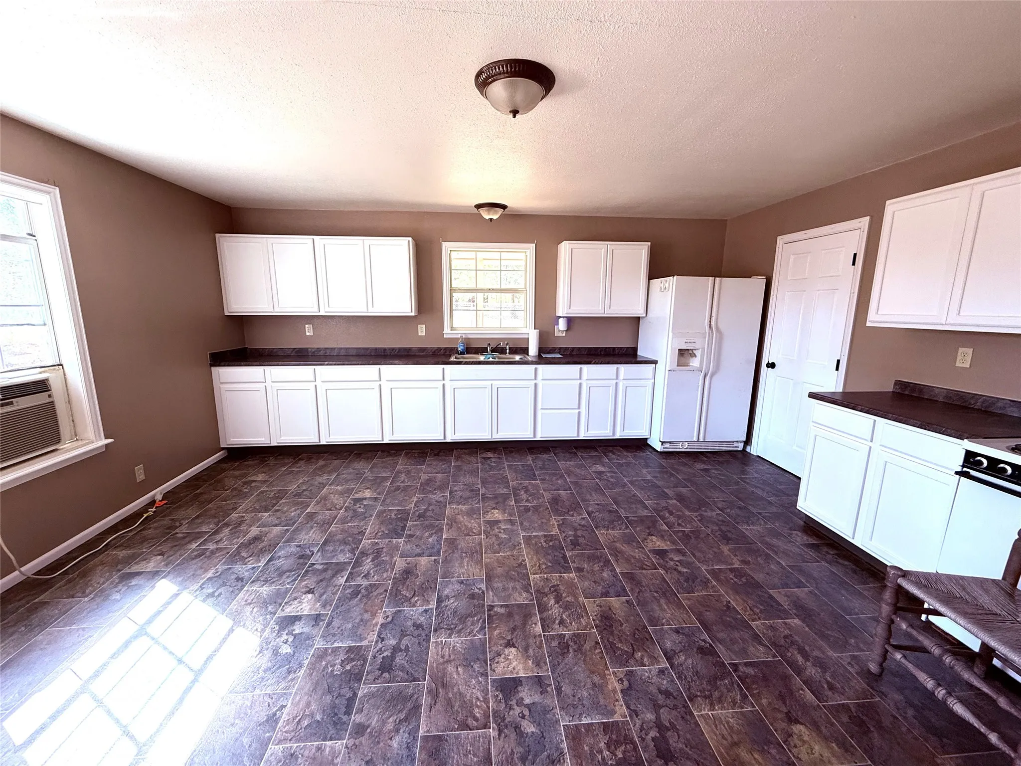 Single Family Residence For Sale in Franklin (TX) County , 175 County Road Nw 1010, Mount Vernon, Texas 75457, 2 Bedroom, 1 Bathroom, Garage spaces, 1,350 Sqft, built in 2013, mls#21330855, Real Estate Agent in Mount Vernon, Homes For Sale in Franklin (TX) county, Homes For Sale in Mount Vernon, Realtor in Mount Vernon Texas, Real Estate Brokerage Independent Realty Texas, Luminita Cordes Realtor