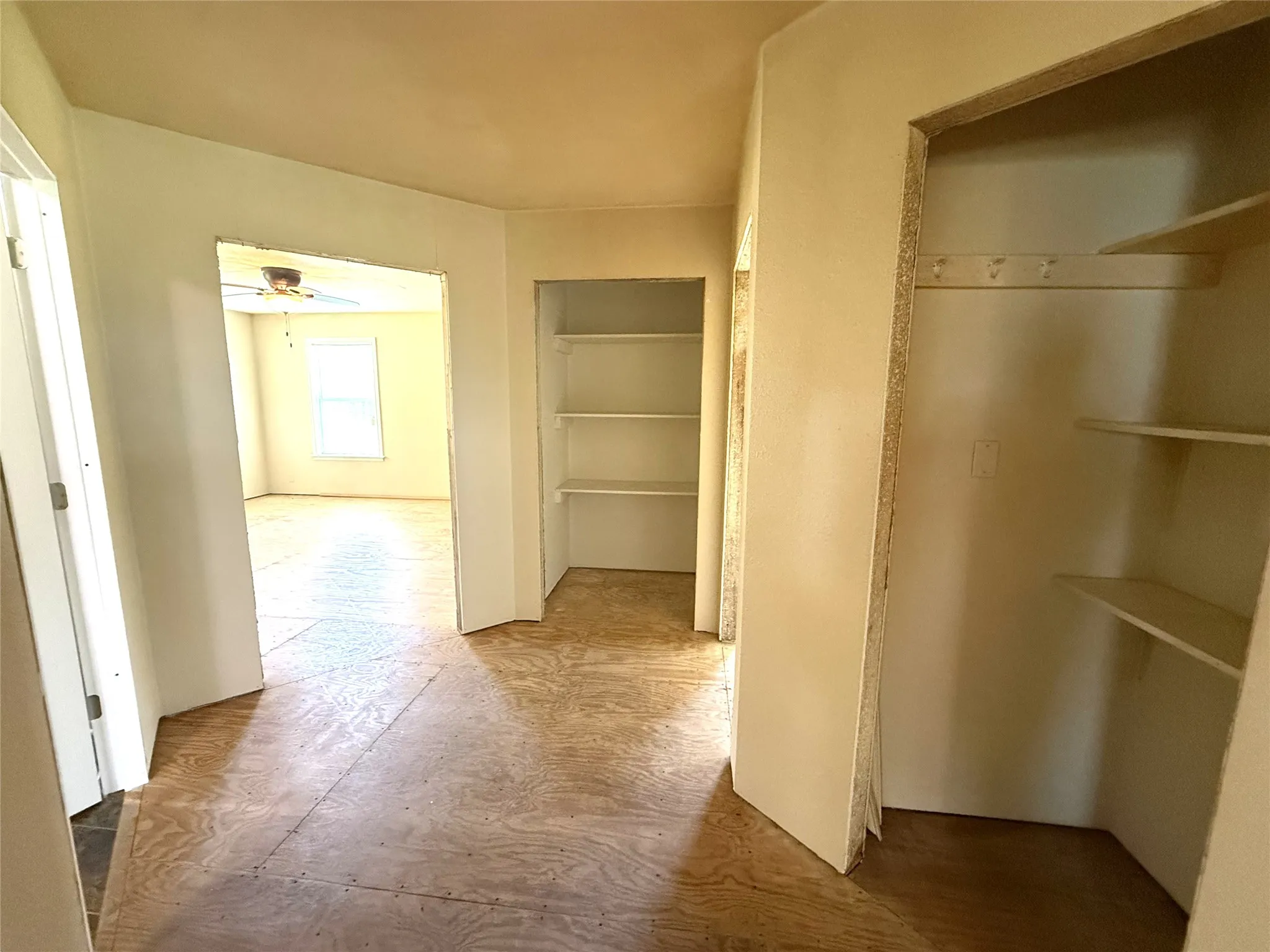 Single Family Residence For Sale in Franklin (TX) County , 175 County Road Nw 1010, Mount Vernon, Texas 75457, 2 Bedroom, 1 Bathroom, Garage spaces, 1,350 Sqft, built in 2013, mls#21330855, Real Estate Agent in Mount Vernon, Homes For Sale in Franklin (TX) county, Homes For Sale in Mount Vernon, Realtor in Mount Vernon Texas, Real Estate Brokerage Independent Realty Texas, Luminita Cordes Realtor