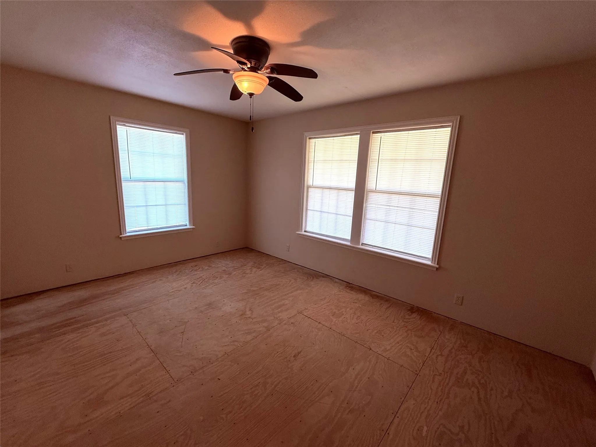 Single Family Residence For Sale in Franklin (TX) County , 175 County Road Nw 1010, Mount Vernon, Texas 75457, 2 Bedroom, 1 Bathroom, Garage spaces, 1,350 Sqft, built in 2013, mls#21330855, Real Estate Agent in Mount Vernon, Homes For Sale in Franklin (TX) county, Homes For Sale in Mount Vernon, Realtor in Mount Vernon Texas, Real Estate Brokerage Independent Realty Texas, Luminita Cordes Realtor