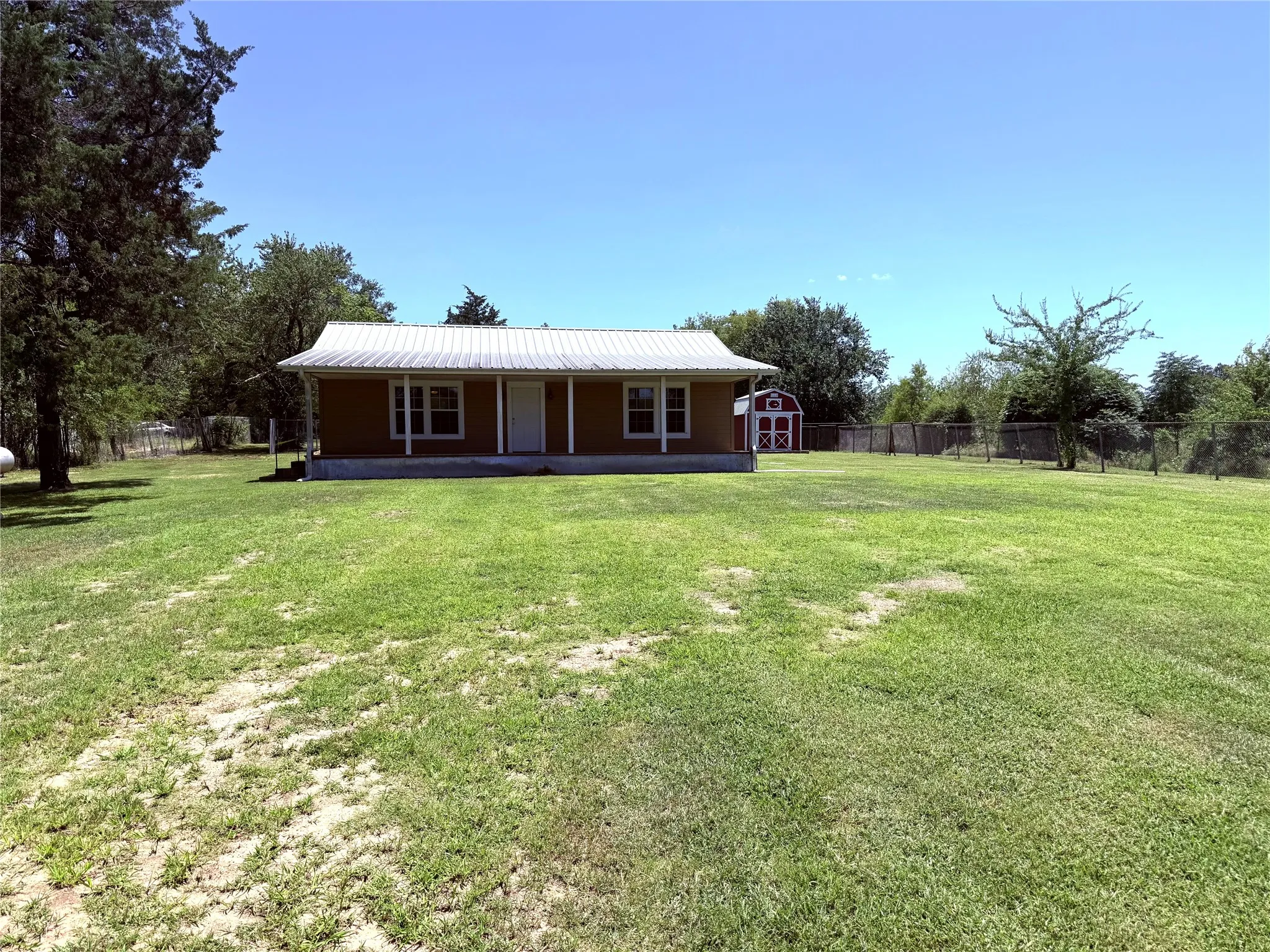 Single Family Residence For Sale in Franklin (TX) County , 175 County Road Nw 1010, Mount Vernon, Texas 75457, 2 Bedroom, 1 Bathroom, Garage spaces, 1,350 Sqft, built in 2013, mls#21330855, Real Estate Agent in Mount Vernon, Homes For Sale in Franklin (TX) county, Homes For Sale in Mount Vernon, Realtor in Mount Vernon Texas, Real Estate Brokerage Independent Realty Texas, Luminita Cordes Realtor