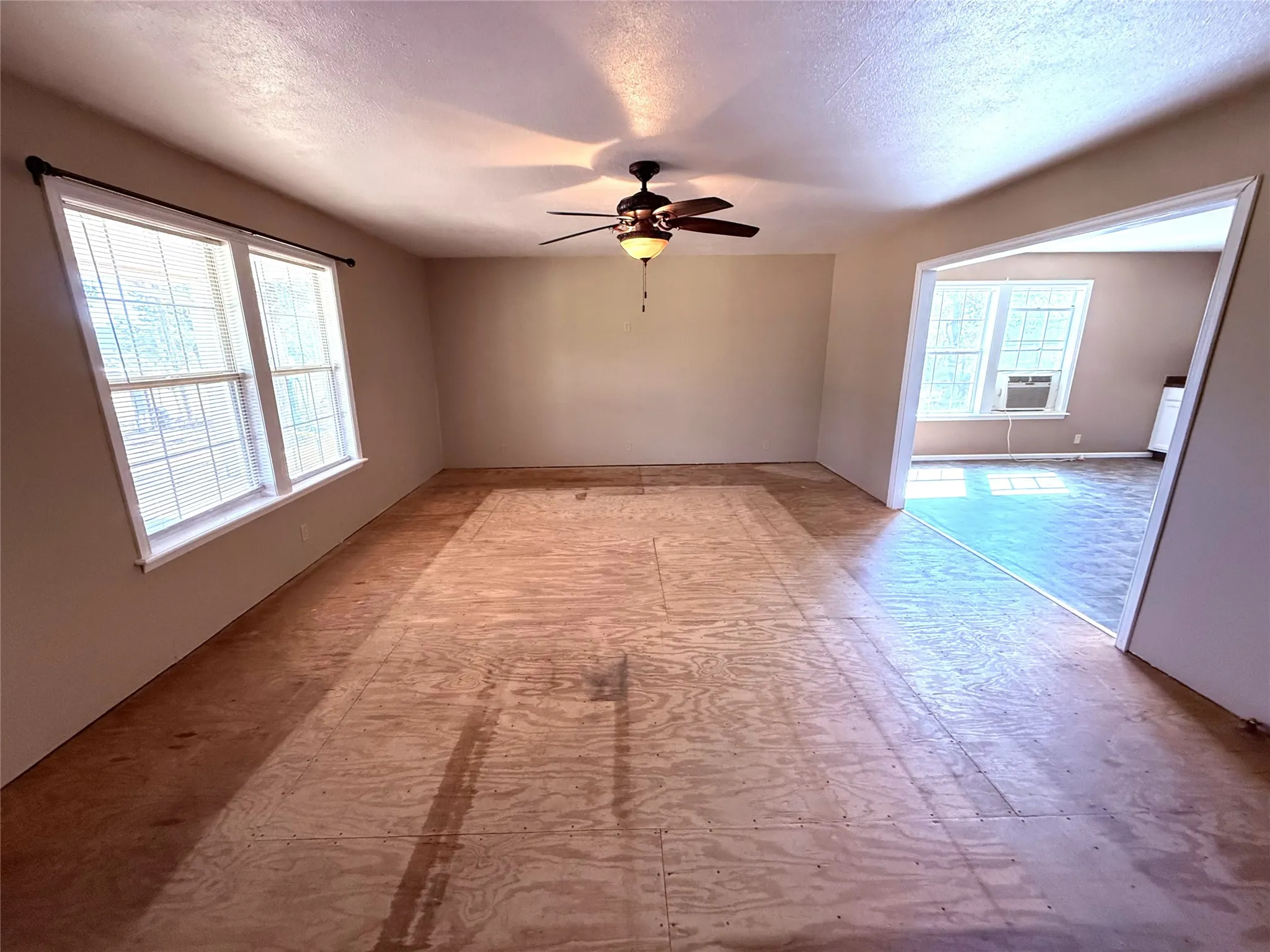 Single Family Residence For Sale in Franklin (TX) County , 175 County Road Nw 1010, Mount Vernon, Texas 75457, 2 Bedroom, 1 Bathroom, Garage spaces, 1,350 Sqft, built in 2013, mls#21330855, Real Estate Agent in Mount Vernon, Homes For Sale in Franklin (TX) county, Homes For Sale in Mount Vernon, Realtor in Mount Vernon Texas, Real Estate Brokerage Independent Realty Texas, Luminita Cordes Realtor