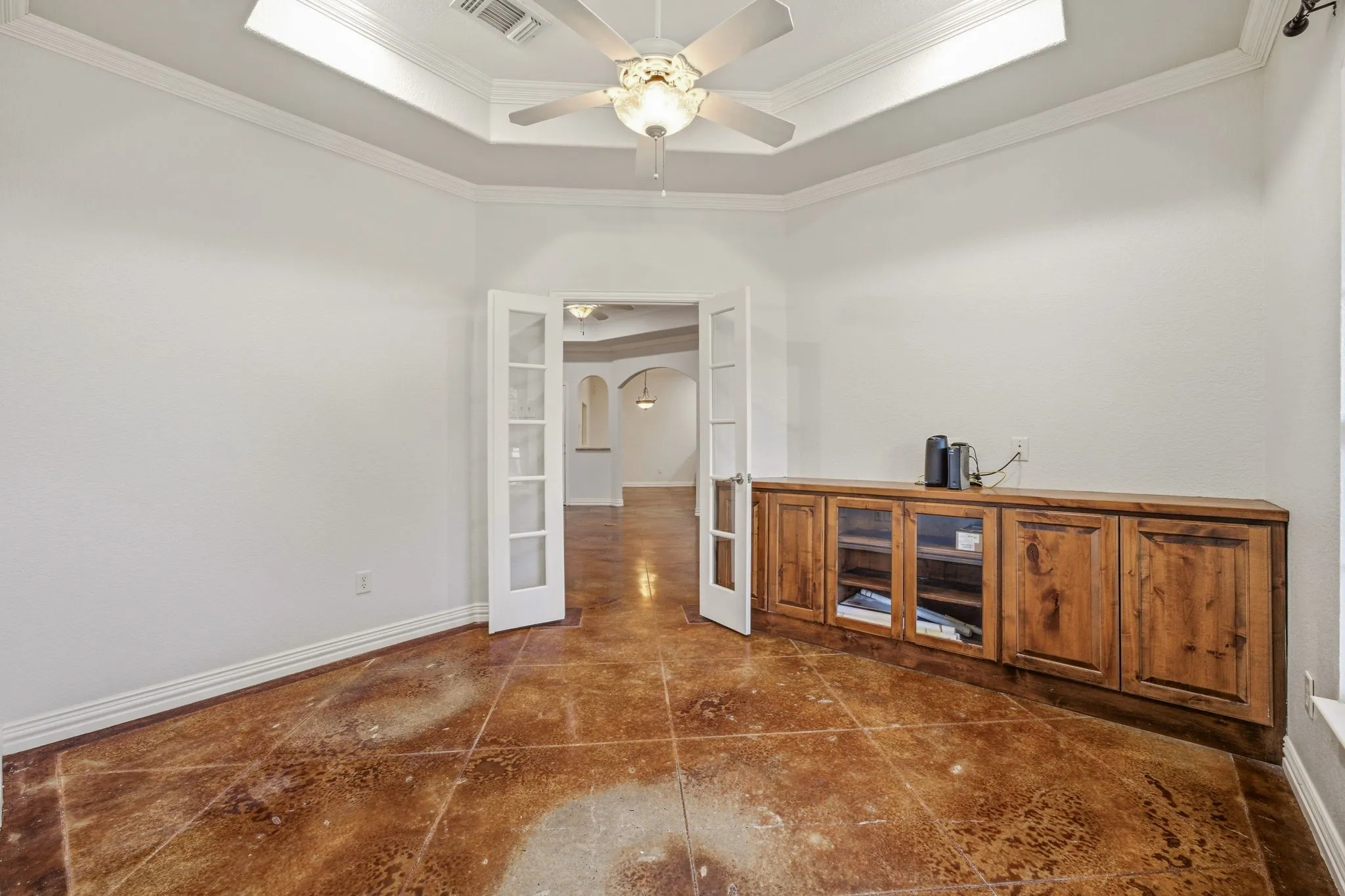 Single Family Residence For Sale in Hood County , 910 Mallard Pointe Drive, Granbury, Texas 76049, 3 Bedroom, 3 Bathroom, 3 Garage spaces, 2,355 Sqft, built in 2007, mls#21329894, Real Estate Agent in Granbury, Homes For Sale in Hood county, Homes For Sale in Granbury, Realtor in Granbury Texas, Real Estate Brokerage Independent Realty Texas, Luminita Cordes Realtor