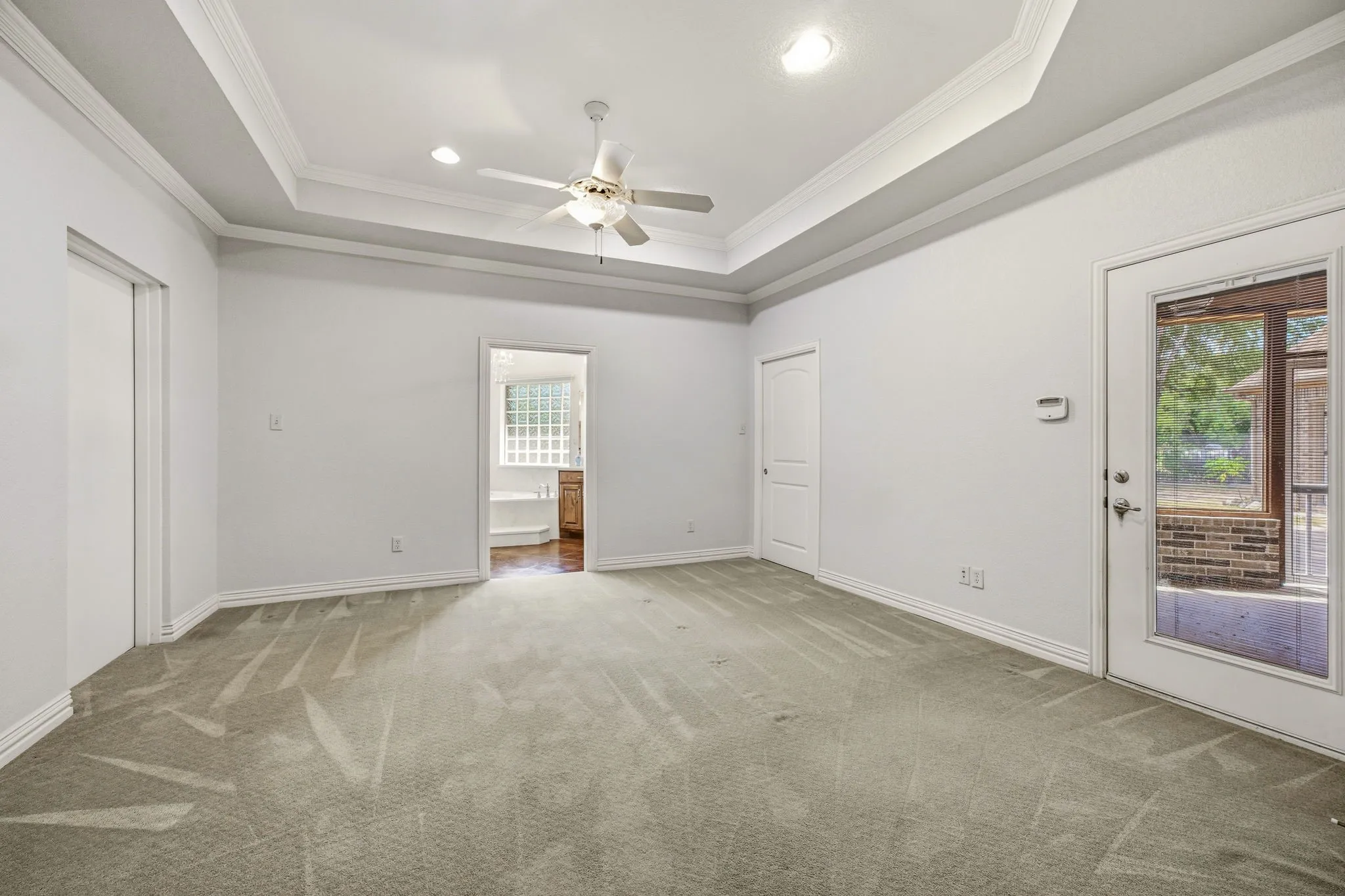 Single Family Residence For Sale in Hood County , 910 Mallard Pointe Drive, Granbury, Texas 76049, 3 Bedroom, 3 Bathroom, 3 Garage spaces, 2,355 Sqft, built in 2007, mls#21329894, Real Estate Agent in Granbury, Homes For Sale in Hood county, Homes For Sale in Granbury, Realtor in Granbury Texas, Real Estate Brokerage Independent Realty Texas, Luminita Cordes Realtor