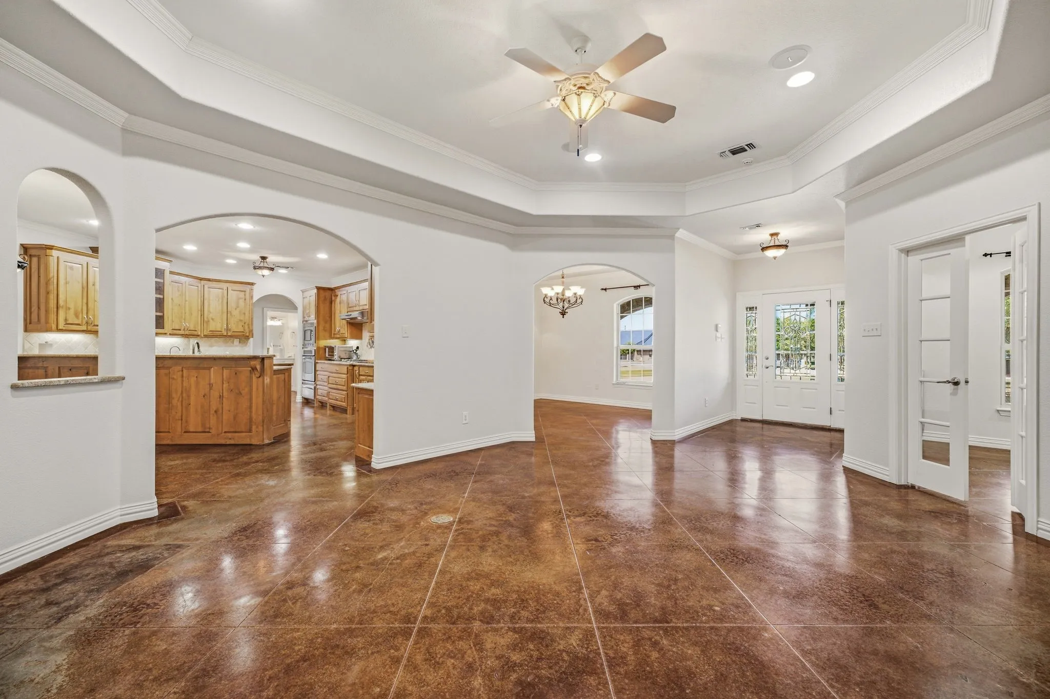 Single Family Residence For Sale in Hood County , 910 Mallard Pointe Drive, Granbury, Texas 76049, 3 Bedroom, 3 Bathroom, 3 Garage spaces, 2,355 Sqft, built in 2007, mls#21329894, Real Estate Agent in Granbury, Homes For Sale in Hood county, Homes For Sale in Granbury, Realtor in Granbury Texas, Real Estate Brokerage Independent Realty Texas, Luminita Cordes Realtor