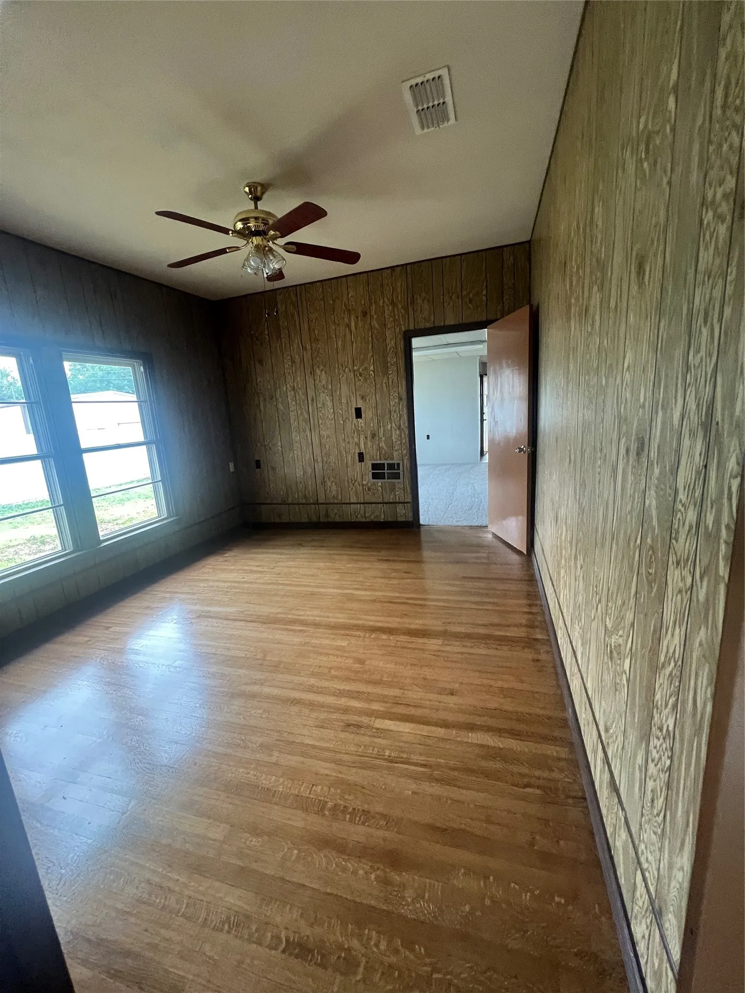 Single Family Residence For Sale in Callahan County , 340 Walnut Street, Baird, Texas 79504, 3 Bedroom, 2 Bathroom, 3 Garage spaces, 1,840 Sqft, built in 1948, Price $185,000, mls#21331125, Real Estate Agent in Baird, Homes For Sale in Callahan county, Homes For Sale in Baird, Realtor in Baird Texas, Real Estate Brokerage Independent Realty Texas, Luminita Cordes Realtor