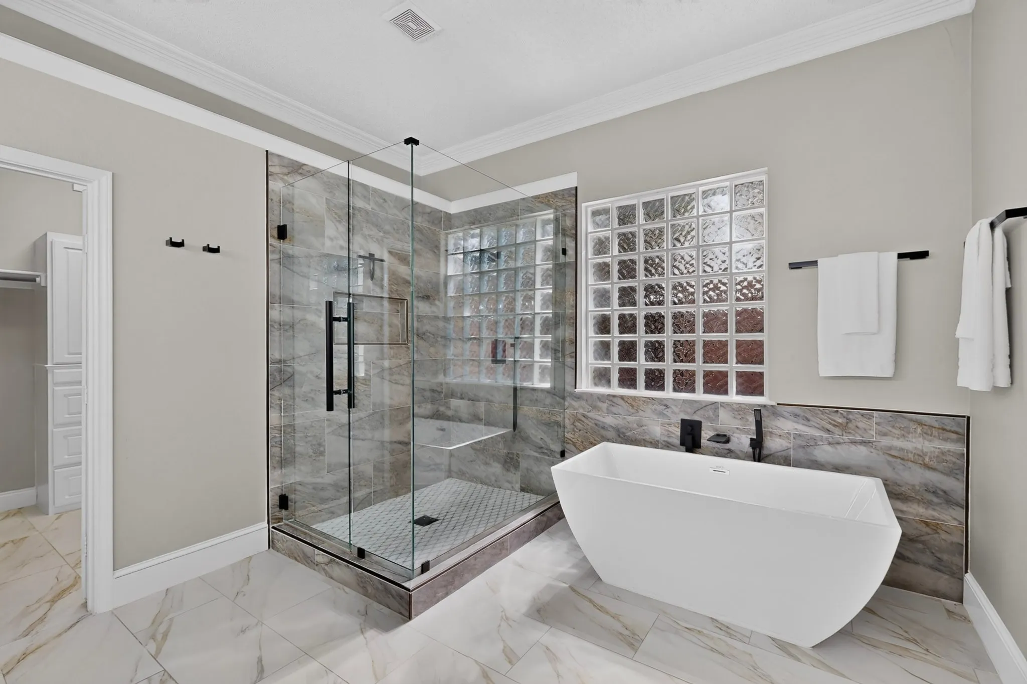 Single Family Residence For Sale in Collin County , 4224 Barnsley Drive, Plano, Texas 75093, 5 Bedroom, 4 Bathroom, 2 Garage spaces, 3,461 Sqft, built in 1994, mls#21330100, Real Estate Agent in Plano, Homes For Sale in Collin county, Homes For Sale in Plano, Realtor in Plano Texas, Real Estate Brokerage Independent Realty Texas, Luminita Cordes Realtor