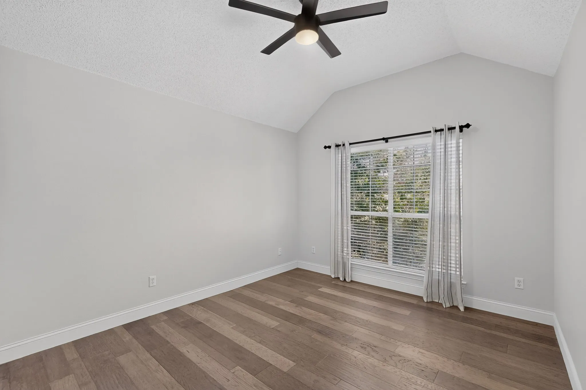 Single Family Residence For Sale in Collin County , 4224 Barnsley Drive, Plano, Texas 75093, 5 Bedroom, 4 Bathroom, 2 Garage spaces, 3,461 Sqft, built in 1994, mls#21330100, Real Estate Agent in Plano, Homes For Sale in Collin county, Homes For Sale in Plano, Realtor in Plano Texas, Real Estate Brokerage Independent Realty Texas, Luminita Cordes Realtor