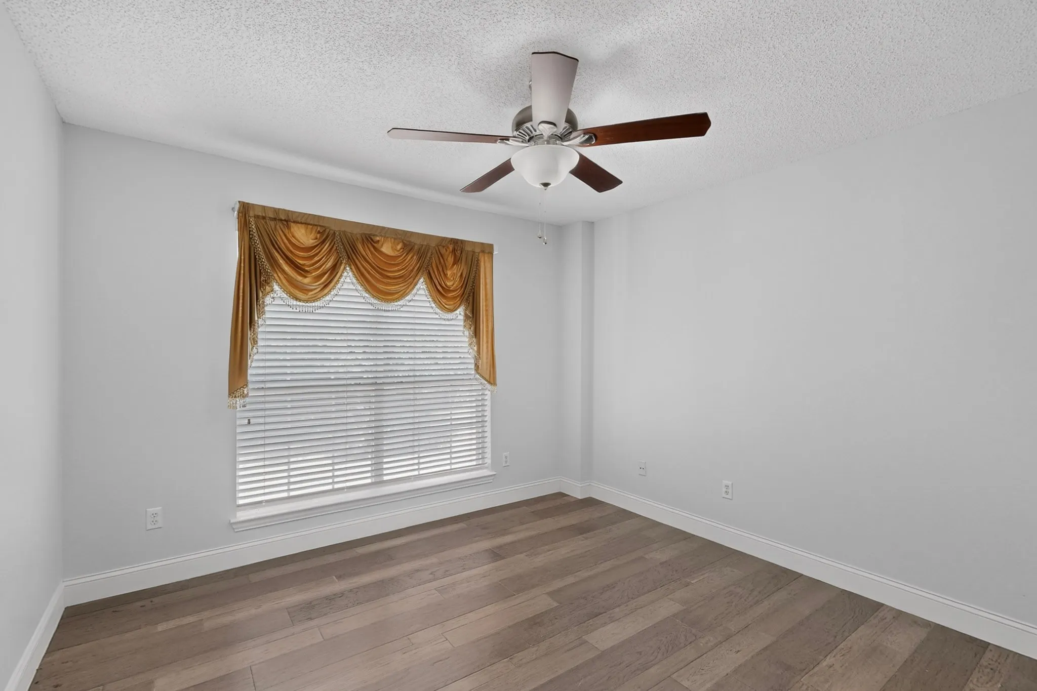 Single Family Residence For Sale in Collin County , 4224 Barnsley Drive, Plano, Texas 75093, 5 Bedroom, 4 Bathroom, 2 Garage spaces, 3,461 Sqft, built in 1994, mls#21330100, Real Estate Agent in Plano, Homes For Sale in Collin county, Homes For Sale in Plano, Realtor in Plano Texas, Real Estate Brokerage Independent Realty Texas, Luminita Cordes Realtor