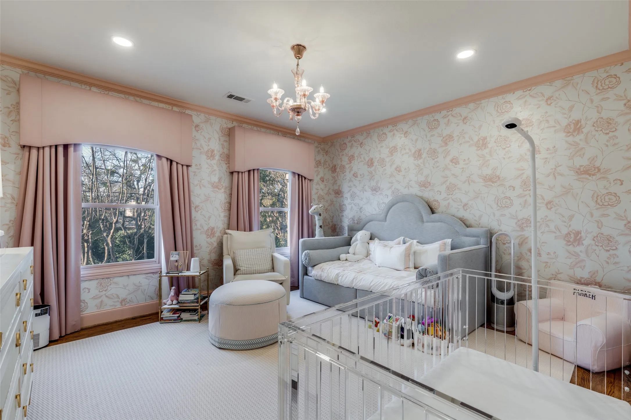 Single Family Residence For Sale in Dallas County , 4800 Abbott Avenue, Highland Park, Texas 75205, 4 Bedroom, 5 Bathroom, 3 Garage spaces, 4,408 Sqft, built in 1996, mls#21331941, Real Estate Agent in Highland Park, Homes For Sale in Dallas county, Homes For Sale in Highland Park, Realtor in Highland Park Texas, Real Estate Brokerage Independent Realty Texas, Luminita Cordes Realtor