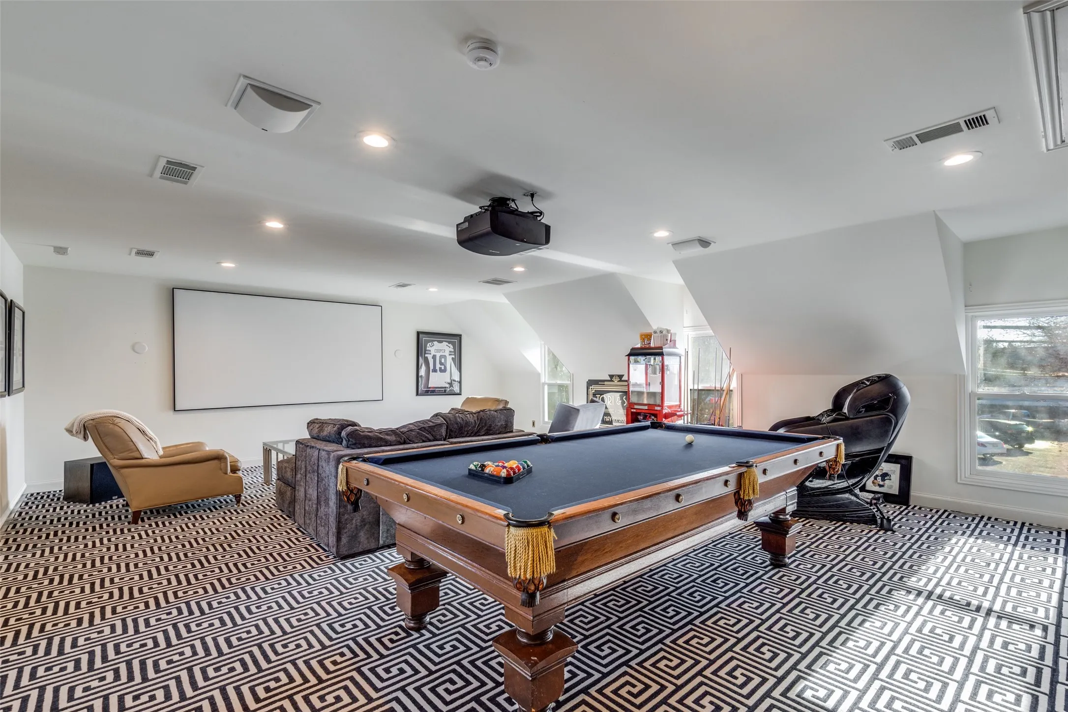 Single Family Residence For Sale in Dallas County , 4800 Abbott Avenue, Highland Park, Texas 75205, 4 Bedroom, 5 Bathroom, 3 Garage spaces, 4,408 Sqft, built in 1996, mls#21331941, Real Estate Agent in Highland Park, Homes For Sale in Dallas county, Homes For Sale in Highland Park, Realtor in Highland Park Texas, Real Estate Brokerage Independent Realty Texas, Luminita Cordes Realtor