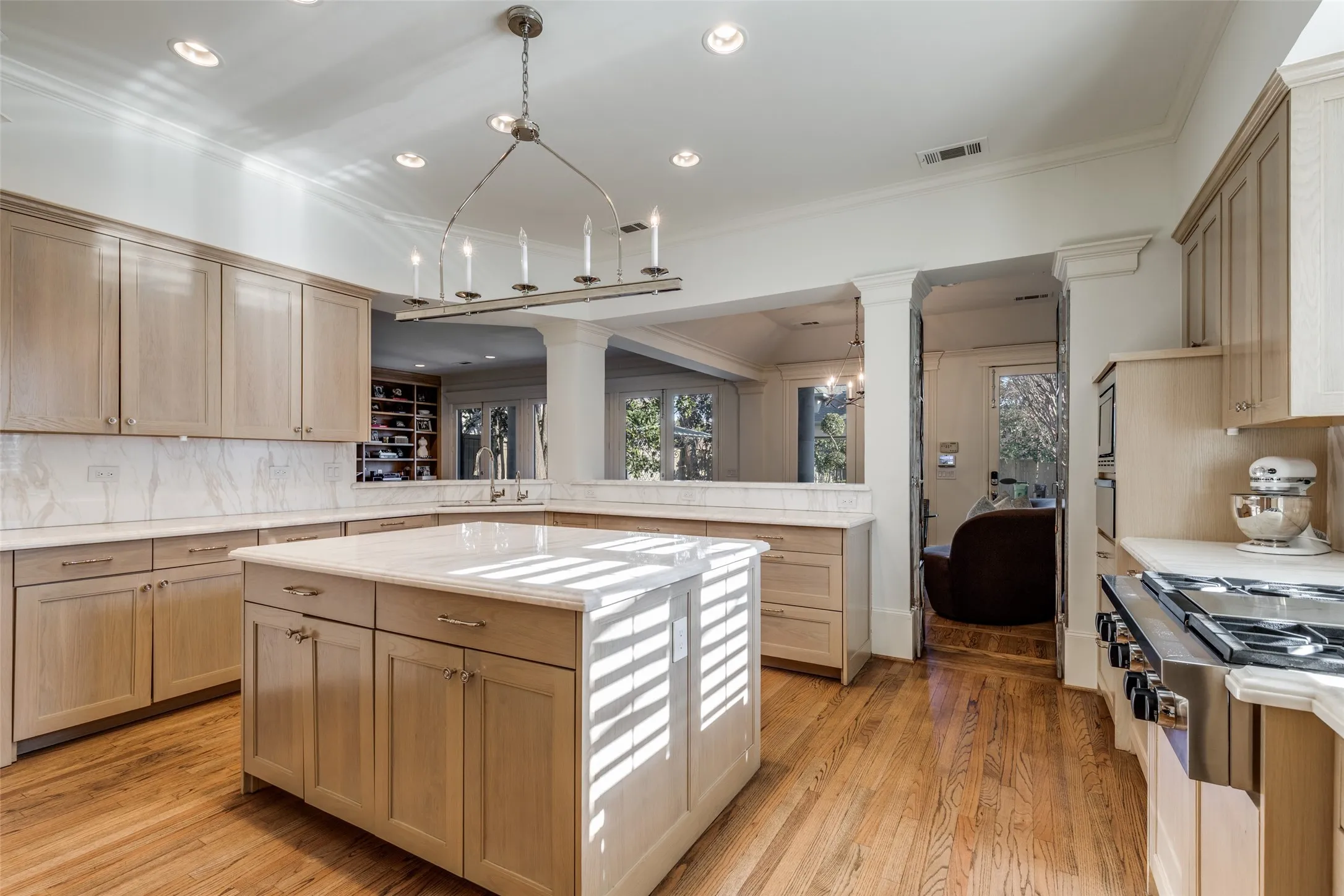 Single Family Residence For Sale in Dallas County , 4800 Abbott Avenue, Highland Park, Texas 75205, 4 Bedroom, 5 Bathroom, 3 Garage spaces, 4,408 Sqft, built in 1996, mls#21331941, Real Estate Agent in Highland Park, Homes For Sale in Dallas county, Homes For Sale in Highland Park, Realtor in Highland Park Texas, Real Estate Brokerage Independent Realty Texas, Luminita Cordes Realtor