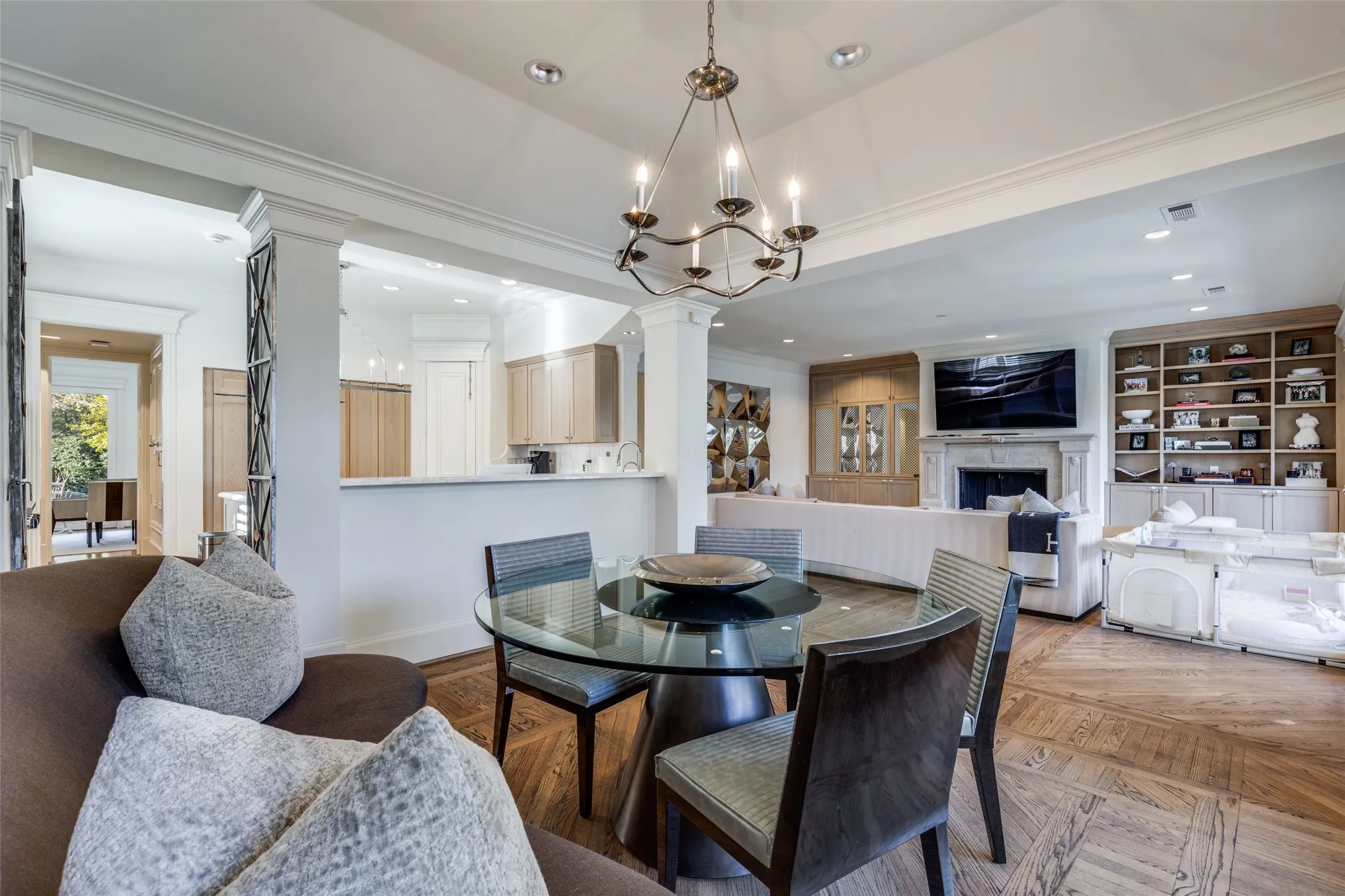 Single Family Residence For Sale in Dallas County , 4800 Abbott Avenue, Highland Park, Texas 75205, 4 Bedroom, 5 Bathroom, 3 Garage spaces, 4,408 Sqft, built in 1996, mls#21331941, Real Estate Agent in Highland Park, Homes For Sale in Dallas county, Homes For Sale in Highland Park, Realtor in Highland Park Texas, Real Estate Brokerage Independent Realty Texas, Luminita Cordes Realtor