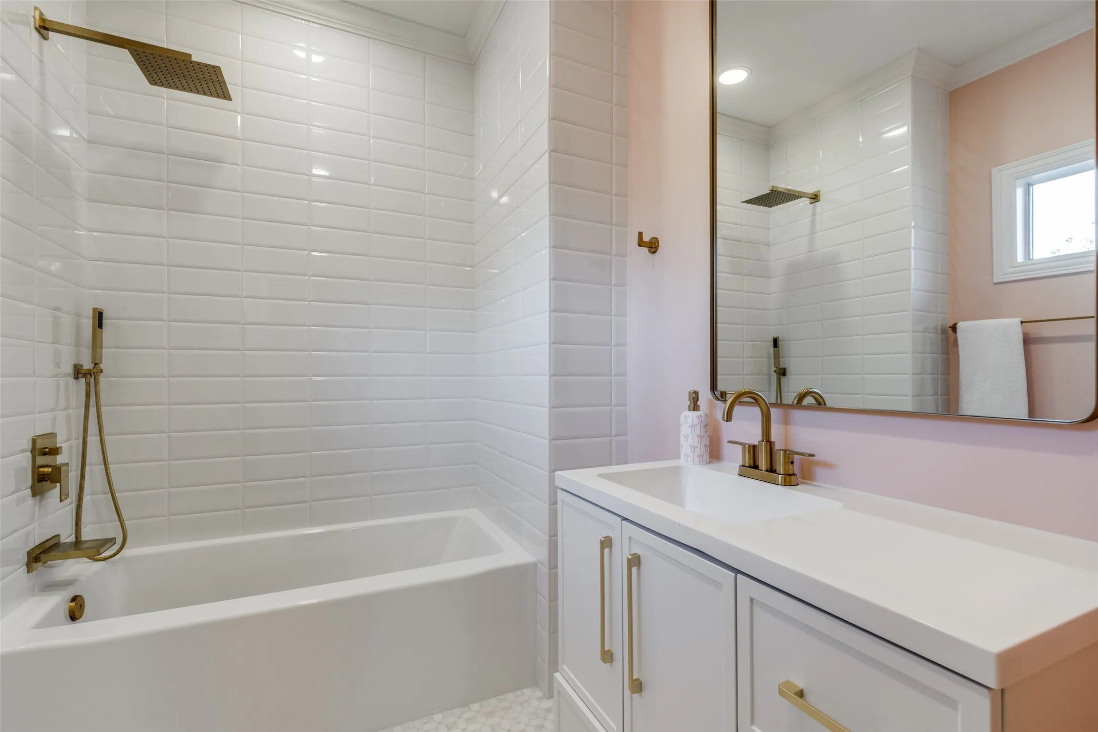 Single Family Residence For Sale in Dallas County , 4800 Abbott Avenue, Highland Park, Texas 75205, 4 Bedroom, 5 Bathroom, 3 Garage spaces, 4,408 Sqft, built in 1996, mls#21331941, Real Estate Agent in Highland Park, Homes For Sale in Dallas county, Homes For Sale in Highland Park, Realtor in Highland Park Texas, Real Estate Brokerage Independent Realty Texas, Luminita Cordes Realtor