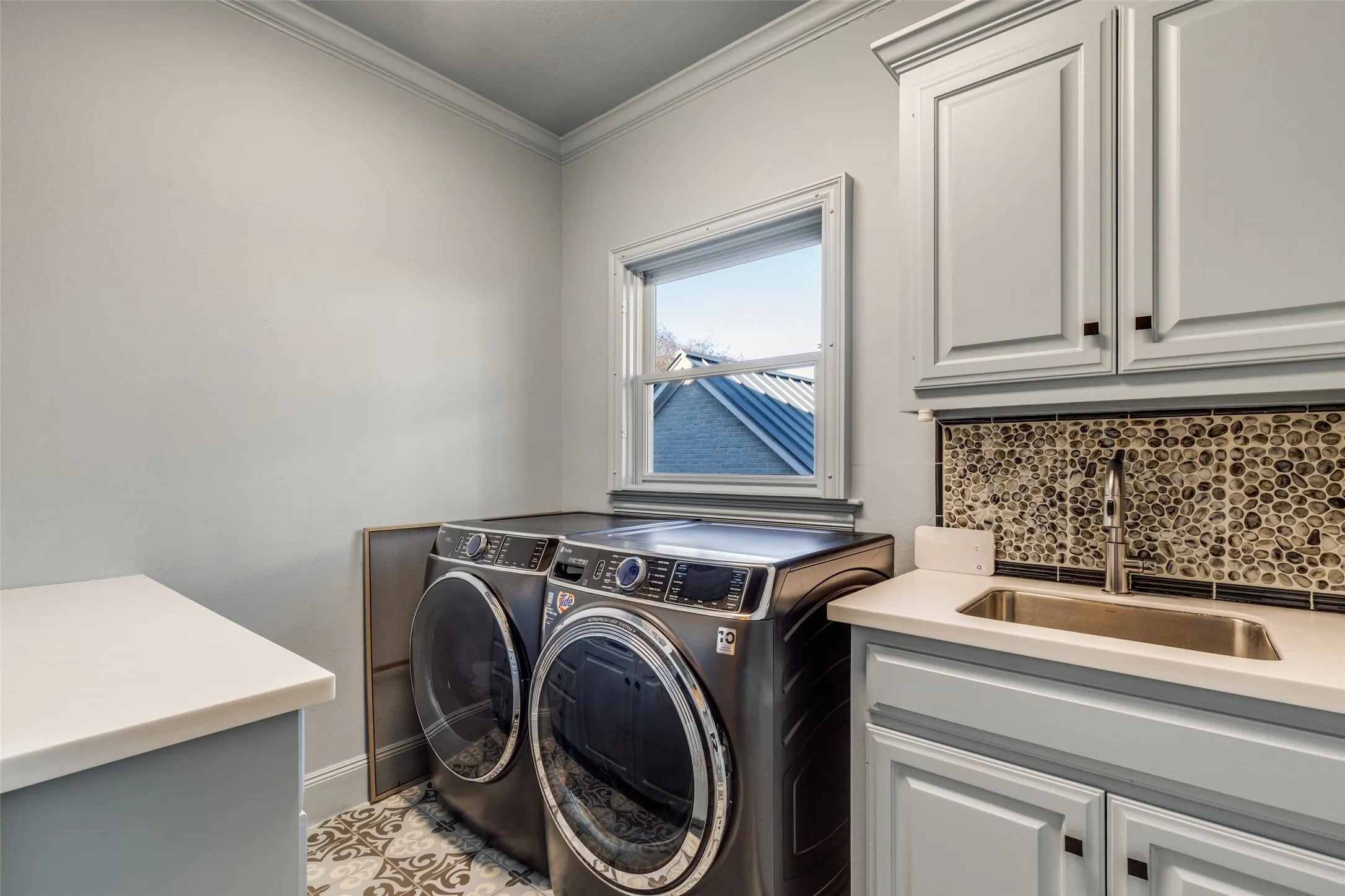 Single Family Residence For Sale in Dallas County , 4800 Abbott Avenue, Highland Park, Texas 75205, 4 Bedroom, 5 Bathroom, 3 Garage spaces, 4,408 Sqft, built in 1996, mls#21331941, Real Estate Agent in Highland Park, Homes For Sale in Dallas county, Homes For Sale in Highland Park, Realtor in Highland Park Texas, Real Estate Brokerage Independent Realty Texas, Luminita Cordes Realtor