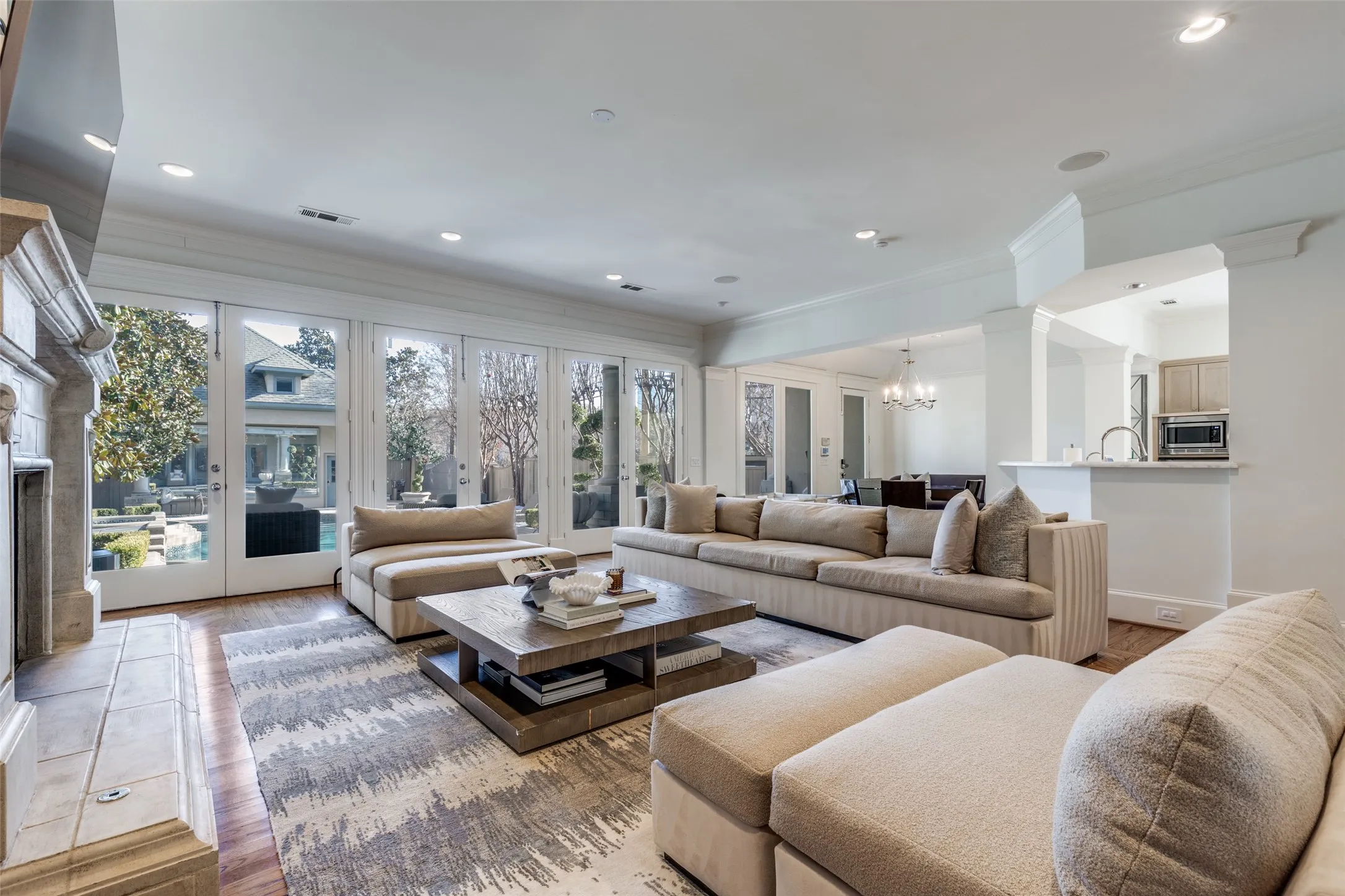 Single Family Residence For Sale in Dallas County , 4800 Abbott Avenue, Highland Park, Texas 75205, 4 Bedroom, 5 Bathroom, 3 Garage spaces, 4,408 Sqft, built in 1996, mls#21331941, Real Estate Agent in Highland Park, Homes For Sale in Dallas county, Homes For Sale in Highland Park, Realtor in Highland Park Texas, Real Estate Brokerage Independent Realty Texas, Luminita Cordes Realtor