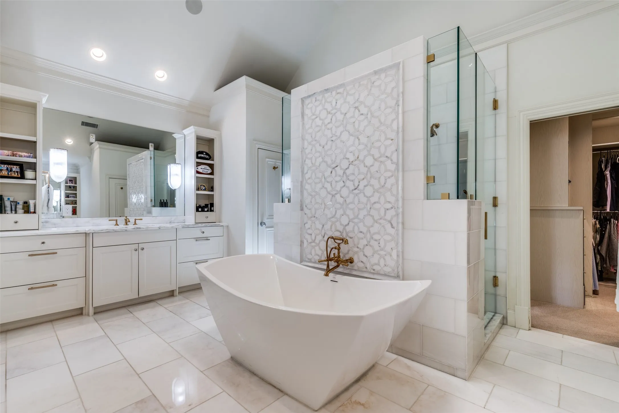 Single Family Residence For Sale in Dallas County , 4800 Abbott Avenue, Highland Park, Texas 75205, 4 Bedroom, 5 Bathroom, 3 Garage spaces, 4,408 Sqft, built in 1996, mls#21331941, Real Estate Agent in Highland Park, Homes For Sale in Dallas county, Homes For Sale in Highland Park, Realtor in Highland Park Texas, Real Estate Brokerage Independent Realty Texas, Luminita Cordes Realtor