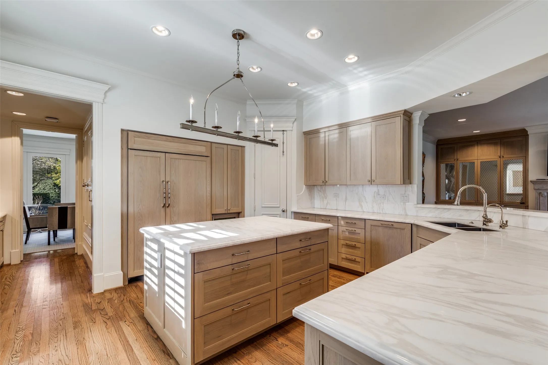 Single Family Residence For Sale in Dallas County , 4800 Abbott Avenue, Highland Park, Texas 75205, 4 Bedroom, 5 Bathroom, 3 Garage spaces, 4,408 Sqft, built in 1996, mls#21331941, Real Estate Agent in Highland Park, Homes For Sale in Dallas county, Homes For Sale in Highland Park, Realtor in Highland Park Texas, Real Estate Brokerage Independent Realty Texas, Luminita Cordes Realtor