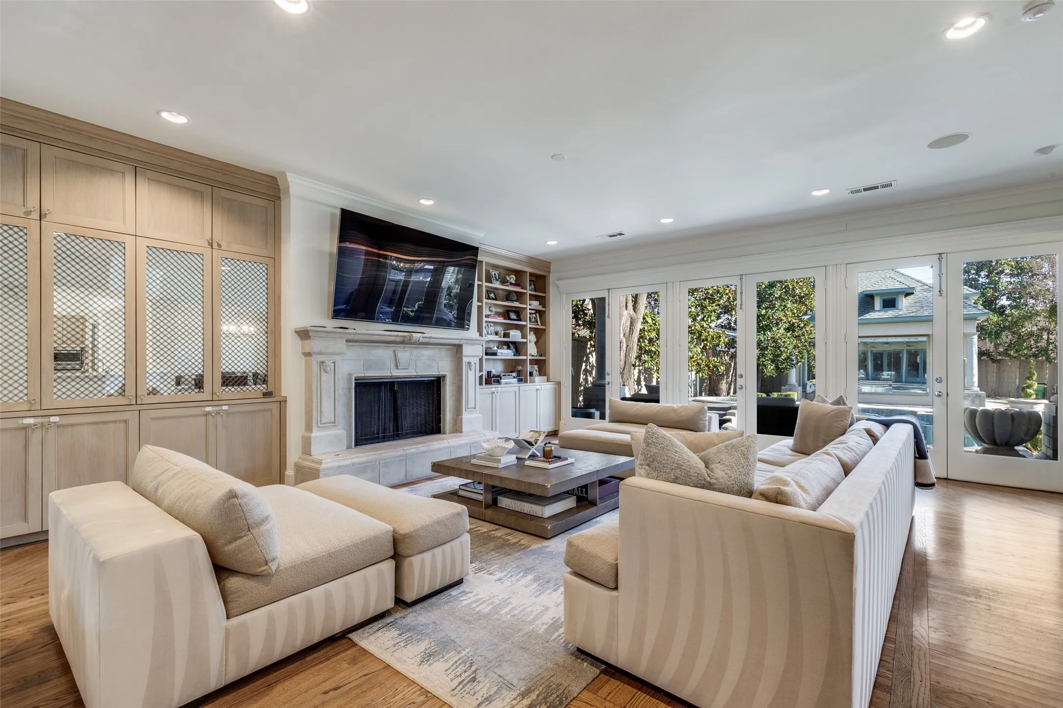 Single Family Residence For Sale in Dallas County , 4800 Abbott Avenue, Highland Park, Texas 75205, 4 Bedroom, 5 Bathroom, 3 Garage spaces, 4,408 Sqft, built in 1996, mls#21331941, Real Estate Agent in Highland Park, Homes For Sale in Dallas county, Homes For Sale in Highland Park, Realtor in Highland Park Texas, Real Estate Brokerage Independent Realty Texas, Luminita Cordes Realtor