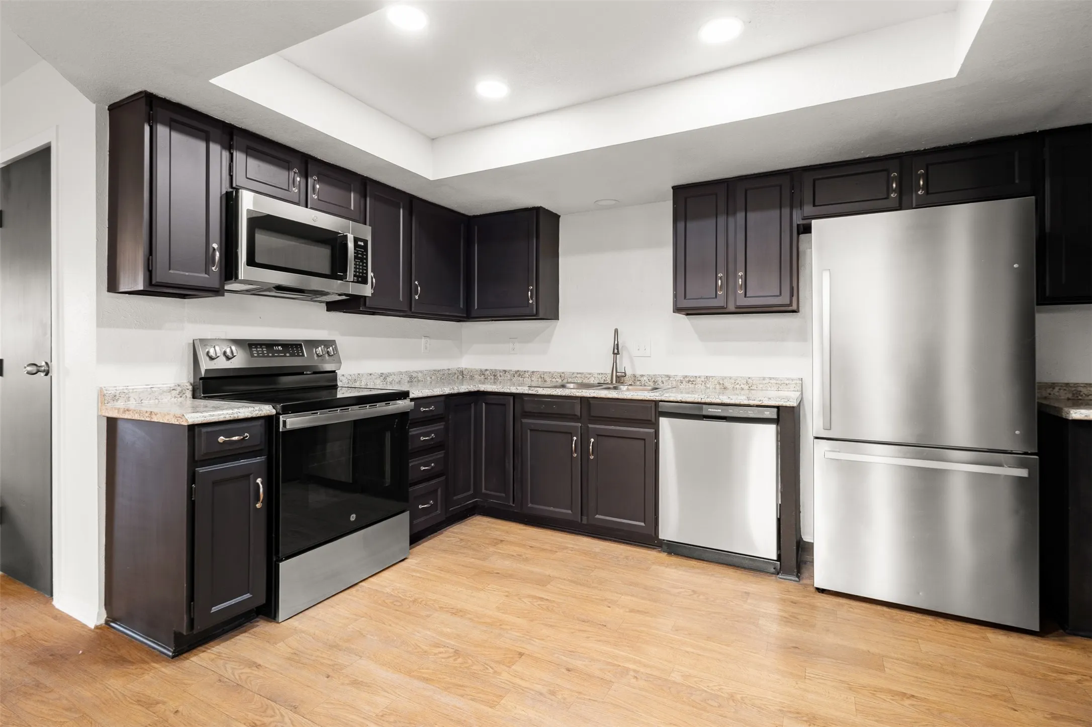 Single Family Residence For Rent in Tarrant County , 2806 Spring Valley Drive, Bedford, Texas 76021, 3 Bedroom, 3 Bathroom, 2 Garage spaces, 1,672 Sqft, built in 1973, mls#21331946, Real Estate Agent in Bedford, Homes For Rent in Tarrant county, Homes For Rent in Bedford, Realtor in Bedford Texas, Real Estate Brokerage Independent Realty Texas, Luminita Cordes Realtor