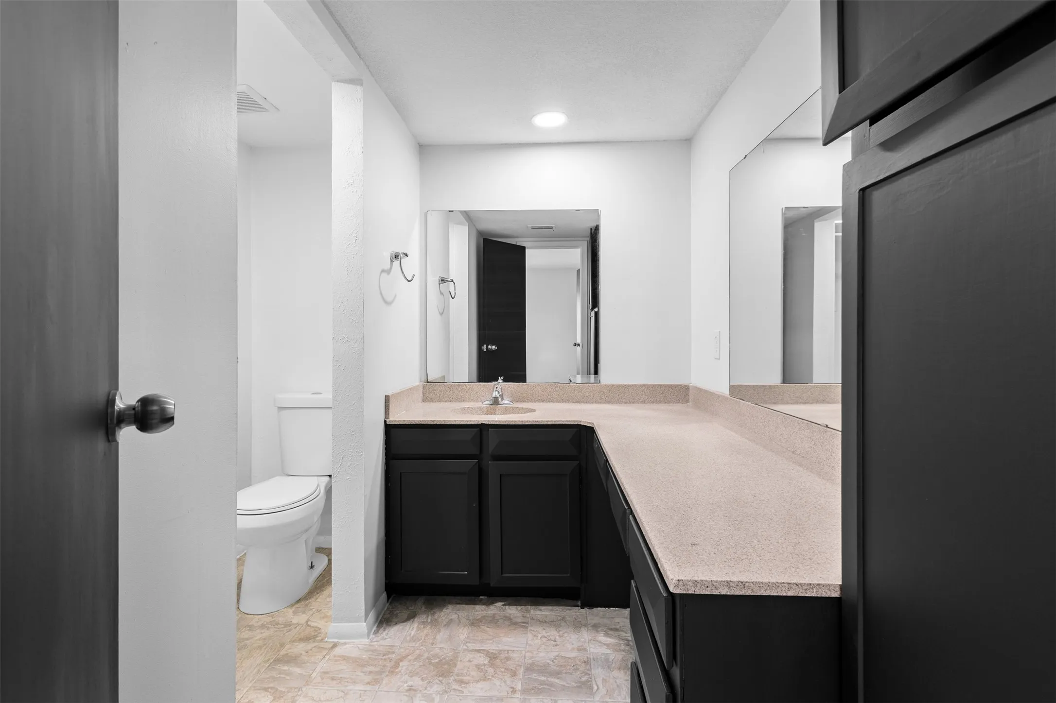 Single Family Residence For Rent in Tarrant County , 2806 Spring Valley Drive, Bedford, Texas 76021, 3 Bedroom, 3 Bathroom, 2 Garage spaces, 1,672 Sqft, built in 1973, mls#21331946, Real Estate Agent in Bedford, Homes For Rent in Tarrant county, Homes For Rent in Bedford, Realtor in Bedford Texas, Real Estate Brokerage Independent Realty Texas, Luminita Cordes Realtor