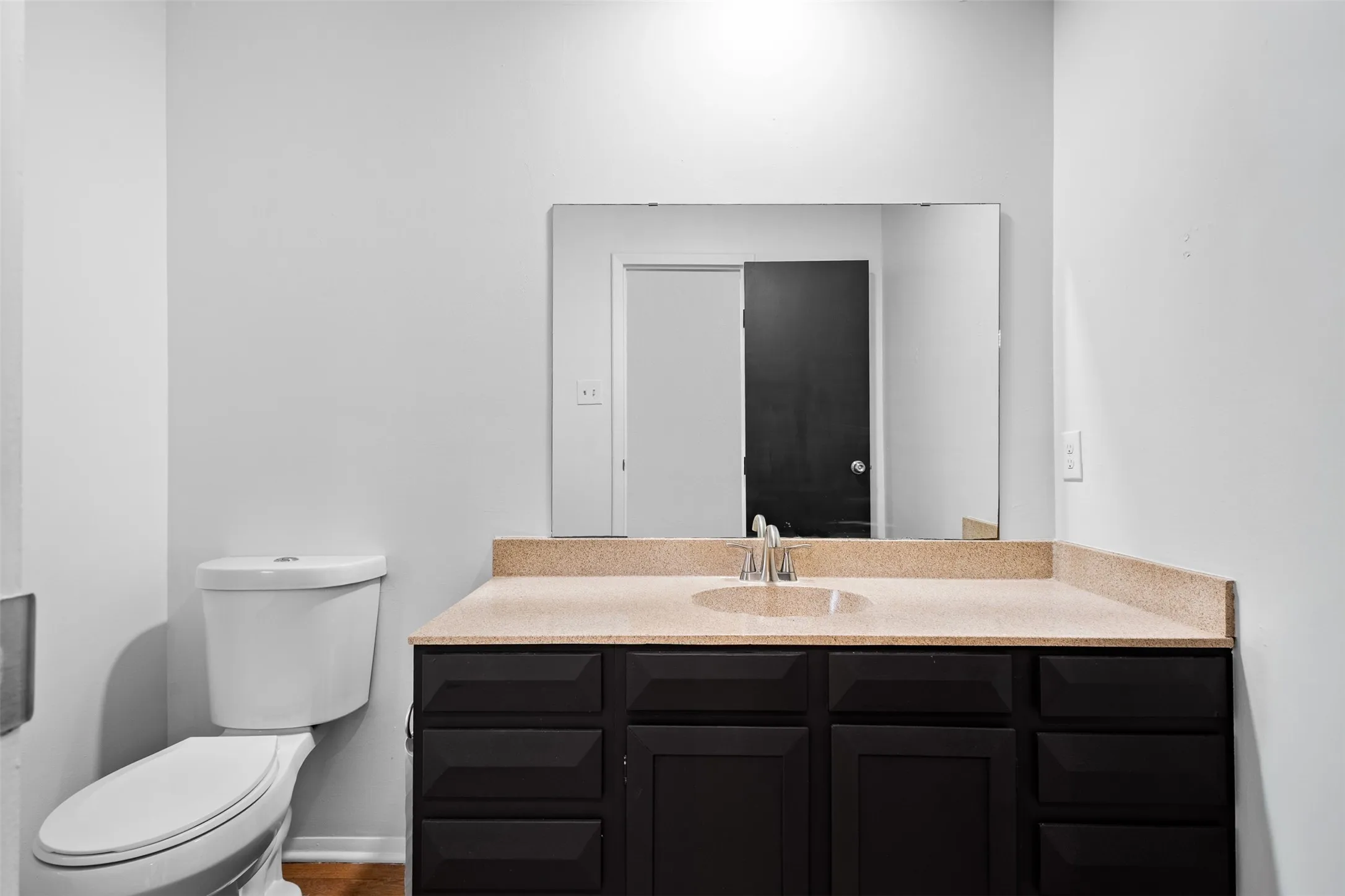 Single Family Residence For Rent in Tarrant County , 2806 Spring Valley Drive, Bedford, Texas 76021, 3 Bedroom, 3 Bathroom, 2 Garage spaces, 1,672 Sqft, built in 1973, mls#21331946, Real Estate Agent in Bedford, Homes For Rent in Tarrant county, Homes For Rent in Bedford, Realtor in Bedford Texas, Real Estate Brokerage Independent Realty Texas, Luminita Cordes Realtor