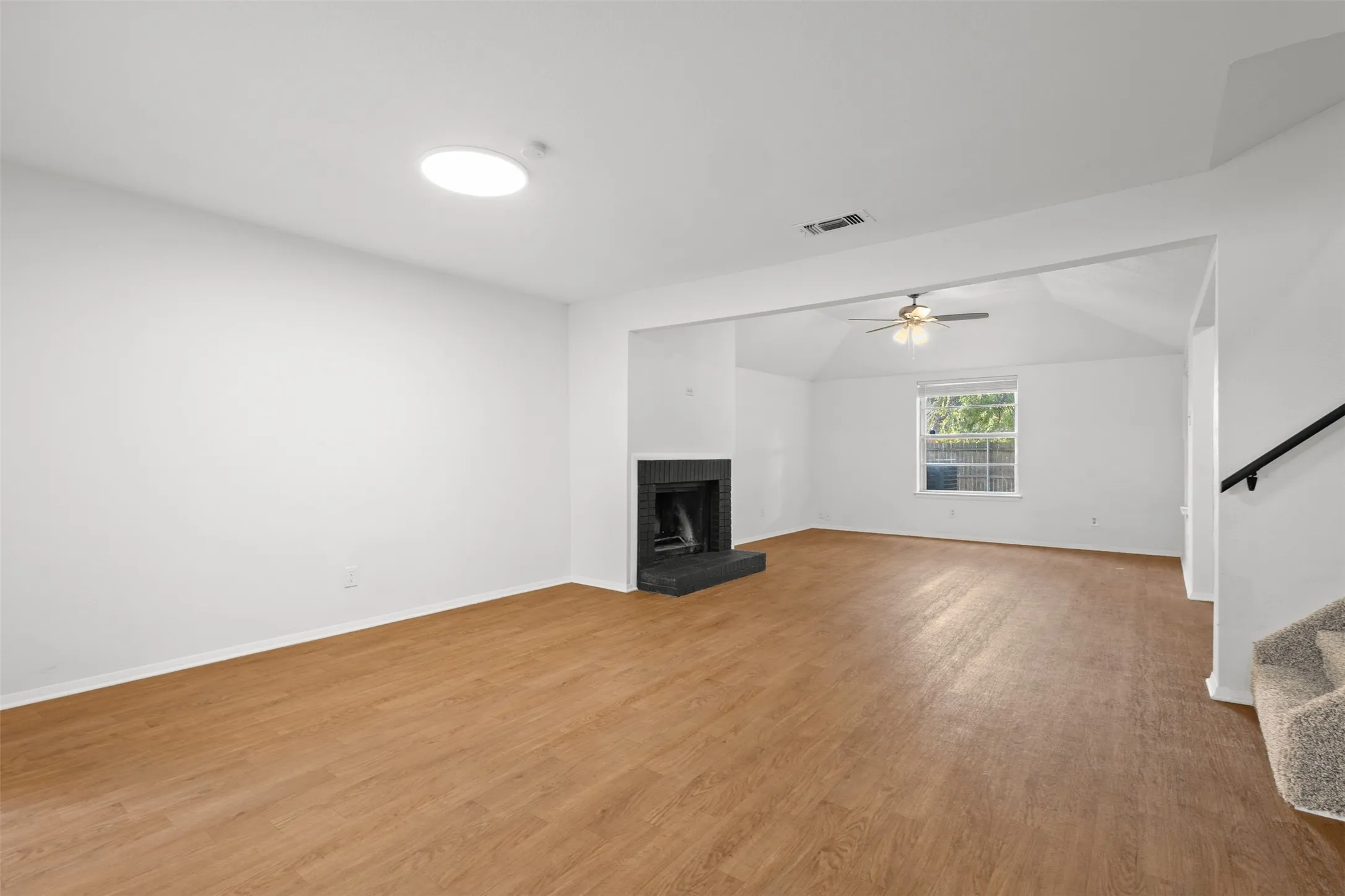 Single Family Residence For Rent in Tarrant County , 2806 Spring Valley Drive, Bedford, Texas 76021, 3 Bedroom, 3 Bathroom, 2 Garage spaces, 1,672 Sqft, built in 1973, mls#21331946, Real Estate Agent in Bedford, Homes For Rent in Tarrant county, Homes For Rent in Bedford, Realtor in Bedford Texas, Real Estate Brokerage Independent Realty Texas, Luminita Cordes Realtor