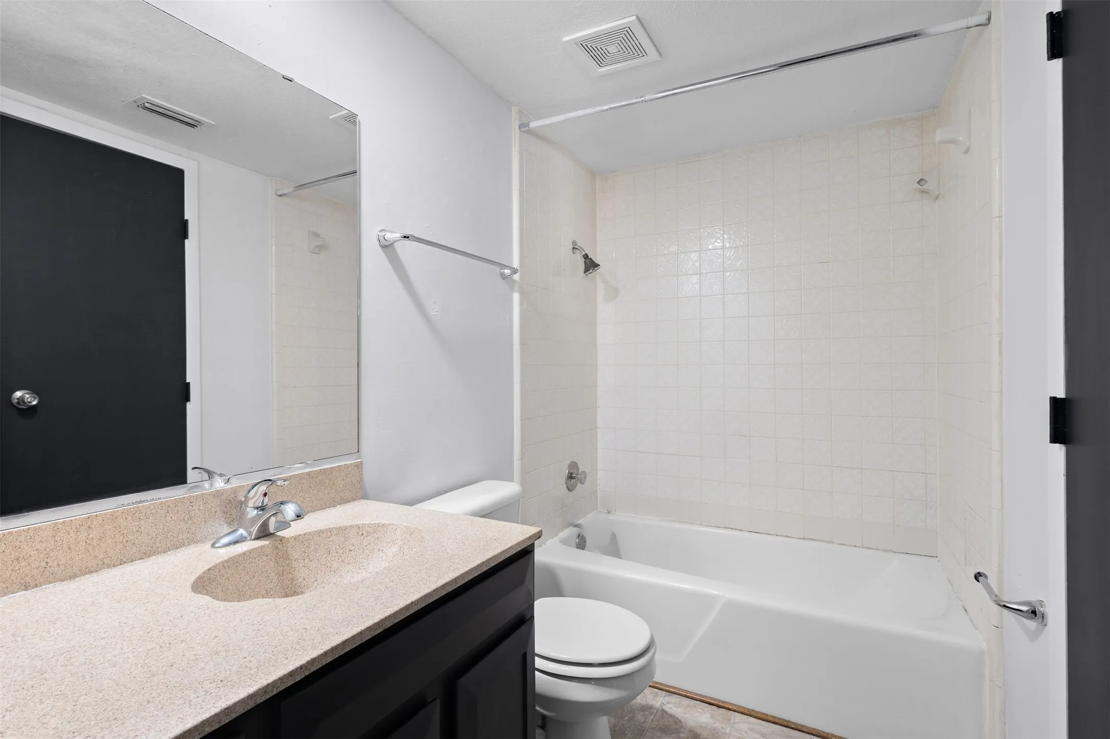 Single Family Residence For Rent in Tarrant County , 2806 Spring Valley Drive, Bedford, Texas 76021, 3 Bedroom, 3 Bathroom, 2 Garage spaces, 1,672 Sqft, built in 1973, mls#21331946, Real Estate Agent in Bedford, Homes For Rent in Tarrant county, Homes For Rent in Bedford, Realtor in Bedford Texas, Real Estate Brokerage Independent Realty Texas, Luminita Cordes Realtor