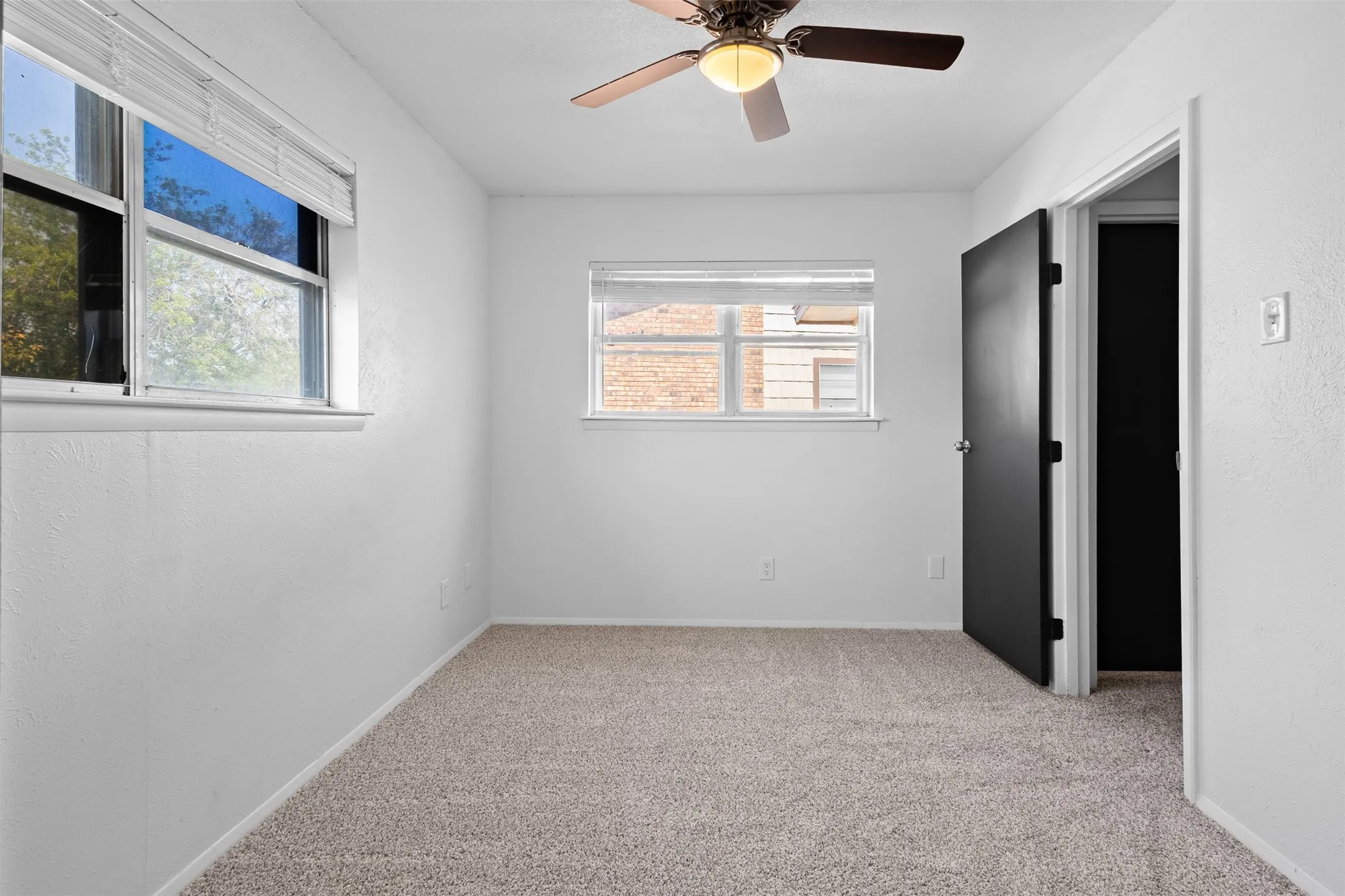 Single Family Residence For Rent in Tarrant County , 2806 Spring Valley Drive, Bedford, Texas 76021, 3 Bedroom, 3 Bathroom, 2 Garage spaces, 1,672 Sqft, built in 1973, mls#21331946, Real Estate Agent in Bedford, Homes For Rent in Tarrant county, Homes For Rent in Bedford, Realtor in Bedford Texas, Real Estate Brokerage Independent Realty Texas, Luminita Cordes Realtor
