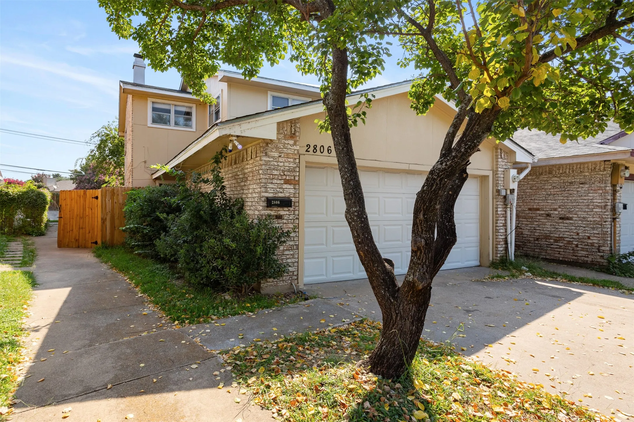 Single Family Residence For Rent in Tarrant County , 2806 Spring Valley Drive, Bedford, Texas 76021, 3 Bedroom, 3 Bathroom, 2 Garage spaces, 1,672 Sqft, built in 1973, mls#21331946, Real Estate Agent in Bedford, Homes For Rent in Tarrant county, Homes For Rent in Bedford, Realtor in Bedford Texas, Real Estate Brokerage Independent Realty Texas, Luminita Cordes Realtor