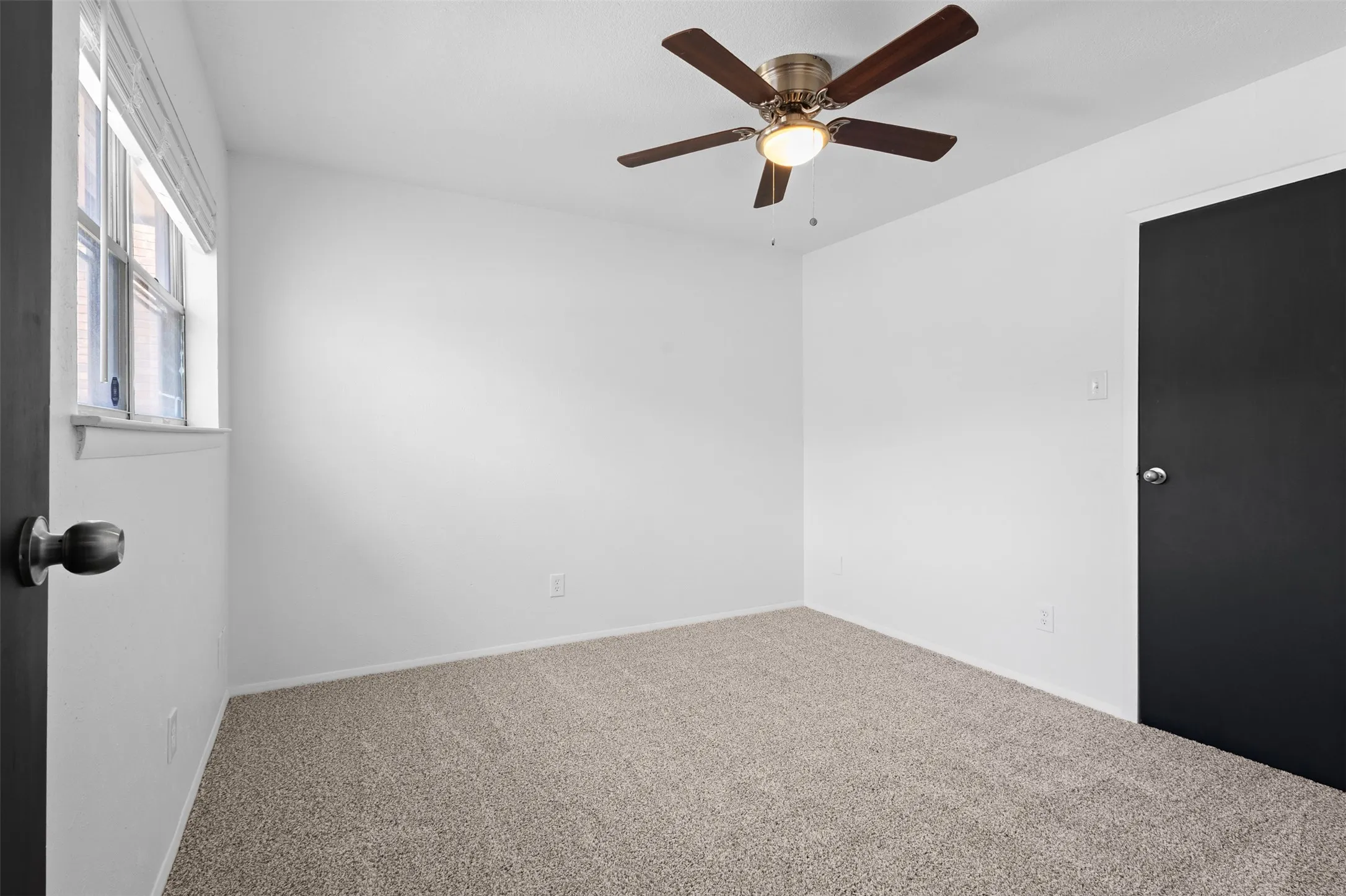 Single Family Residence For Rent in Tarrant County , 2806 Spring Valley Drive, Bedford, Texas 76021, 3 Bedroom, 3 Bathroom, 2 Garage spaces, 1,672 Sqft, built in 1973, mls#21331946, Real Estate Agent in Bedford, Homes For Rent in Tarrant county, Homes For Rent in Bedford, Realtor in Bedford Texas, Real Estate Brokerage Independent Realty Texas, Luminita Cordes Realtor