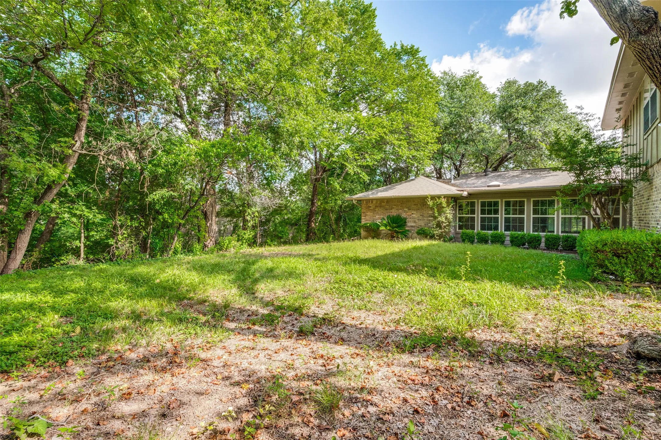 Single Family Residence For Sale in Dallas County , 406 Dula Circle, Duncanville, Texas 75116, 3 Bedroom, 2 Bathroom, 2 Garage spaces, 2,454 Sqft, built in 1975, mls#21331950, Real Estate Agent in Duncanville, Homes For Sale in Dallas county, Homes For Sale in Duncanville, Realtor in Duncanville Texas, Real Estate Brokerage Independent Realty Texas, Luminita Cordes Realtor